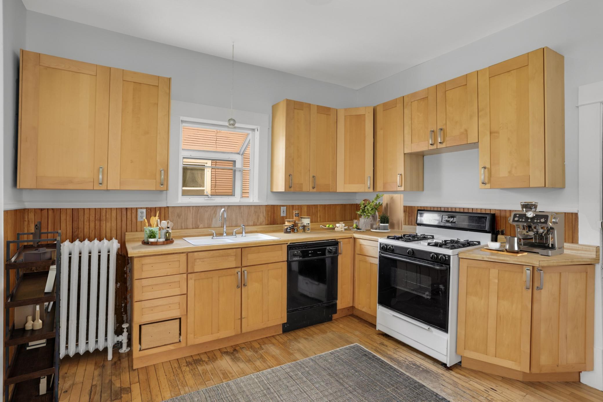 207 W 34th Street Property Photo 16