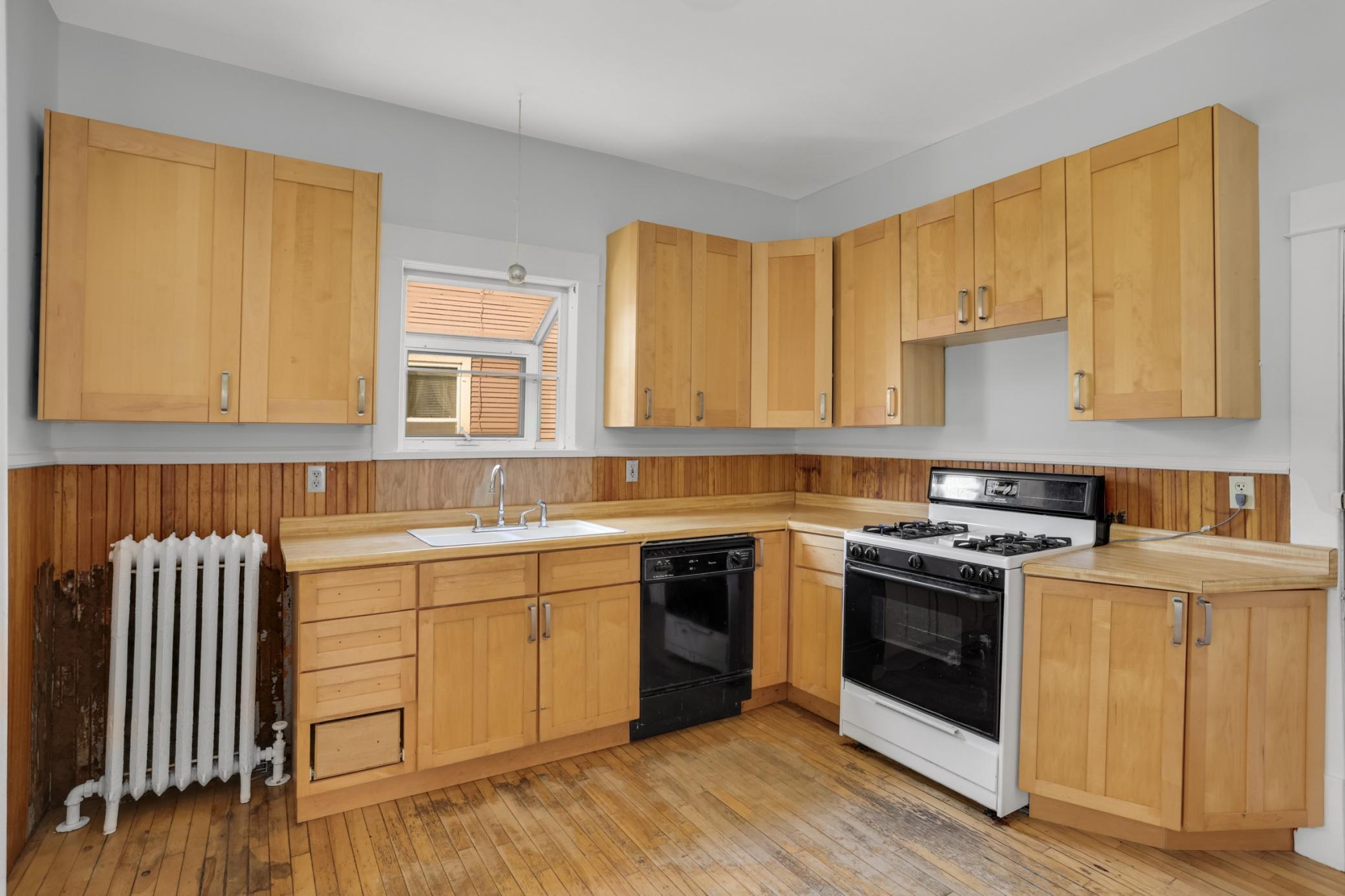 207 W 34th Street Property Photo 17