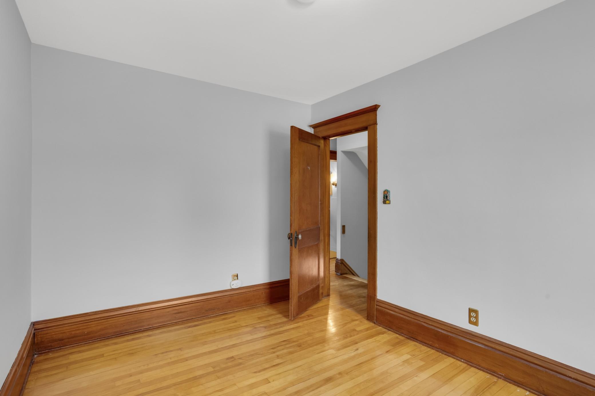 207 W 34th Street Property Photo 24