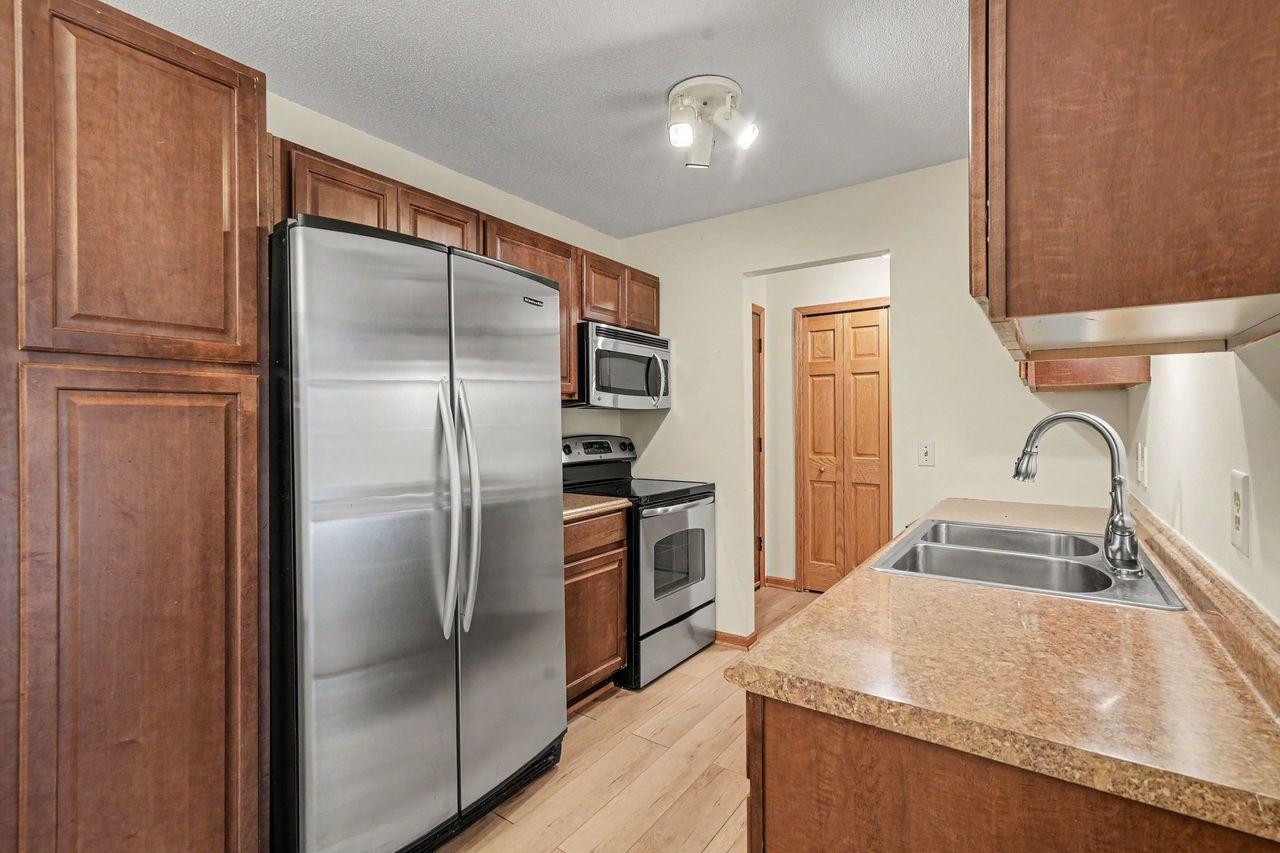 205 Barry Avenue S 207 Property Photo 1