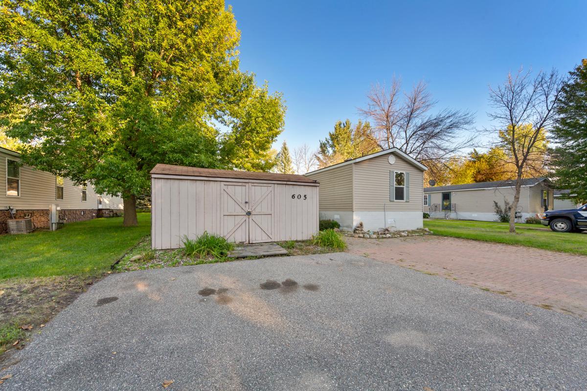 605 E Shakespeare Avenue E Property Photo 1