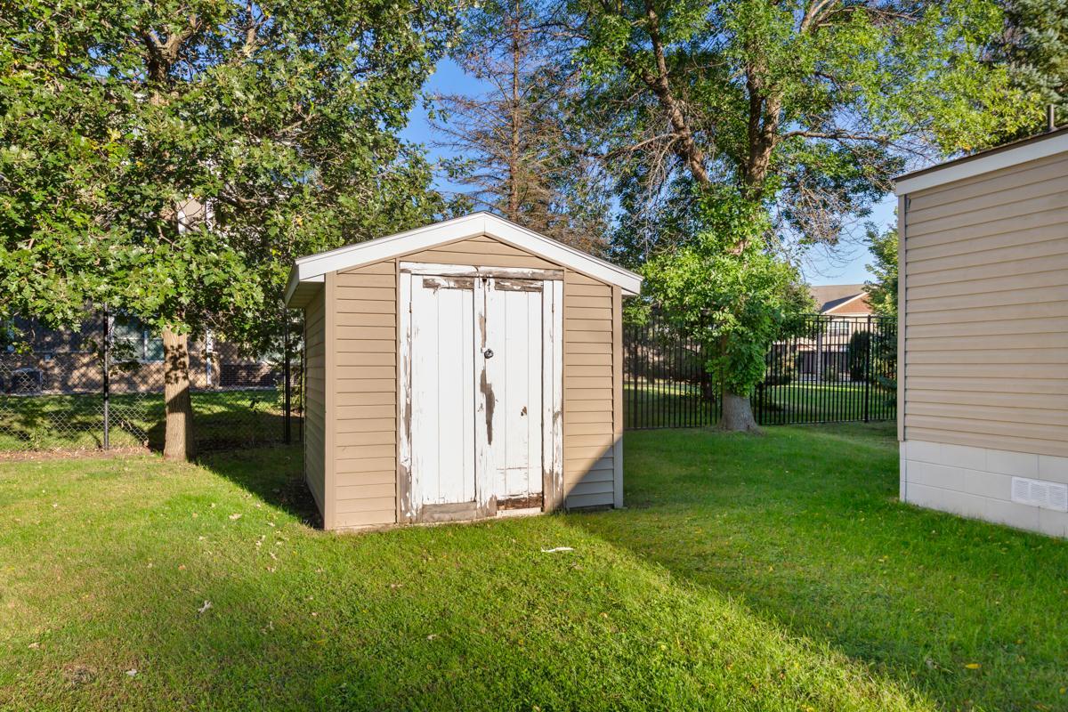 605 E Shakespeare Avenue E Property Photo 5