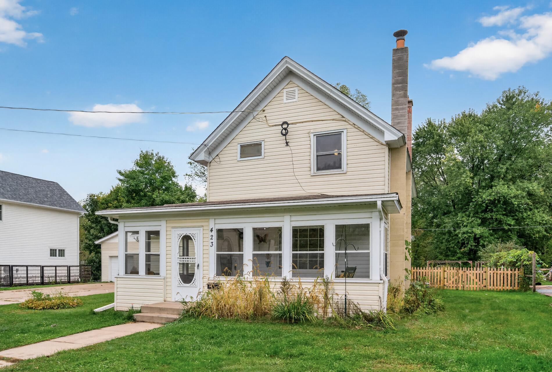423 Greeley Street N Property Photo 2