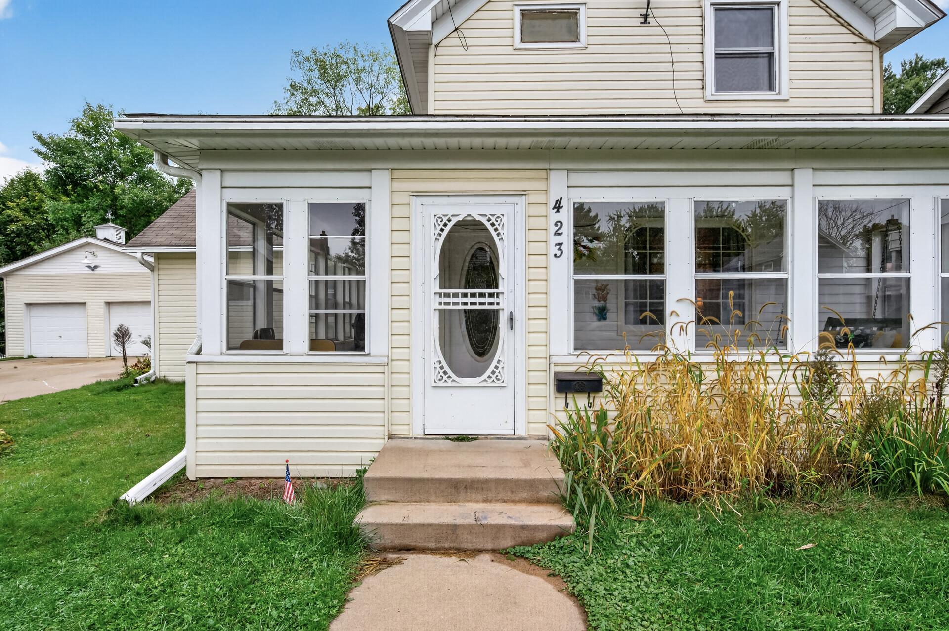 423 Greeley Street N Property Photo 3