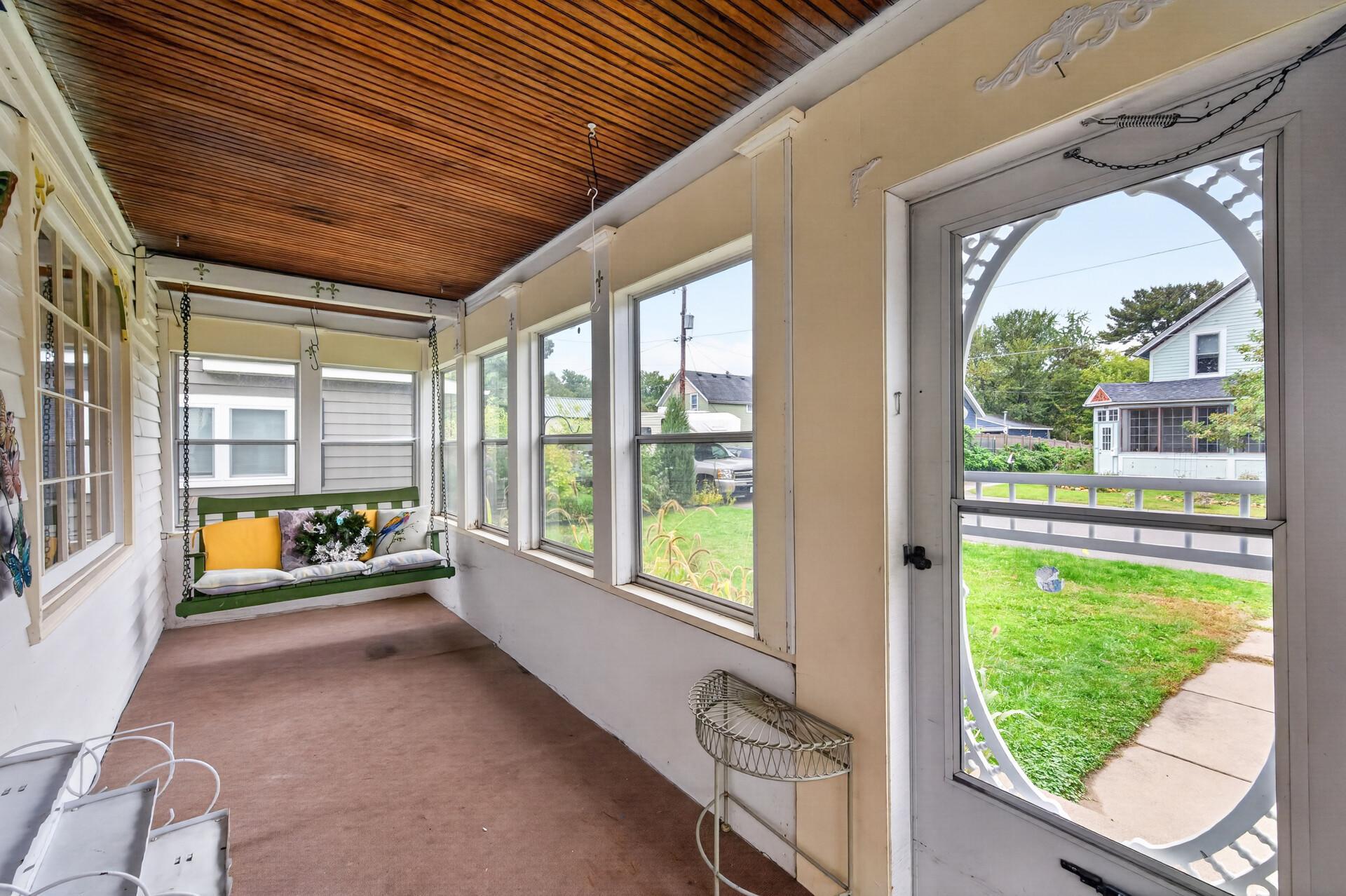 423 Greeley Street N Property Photo 6