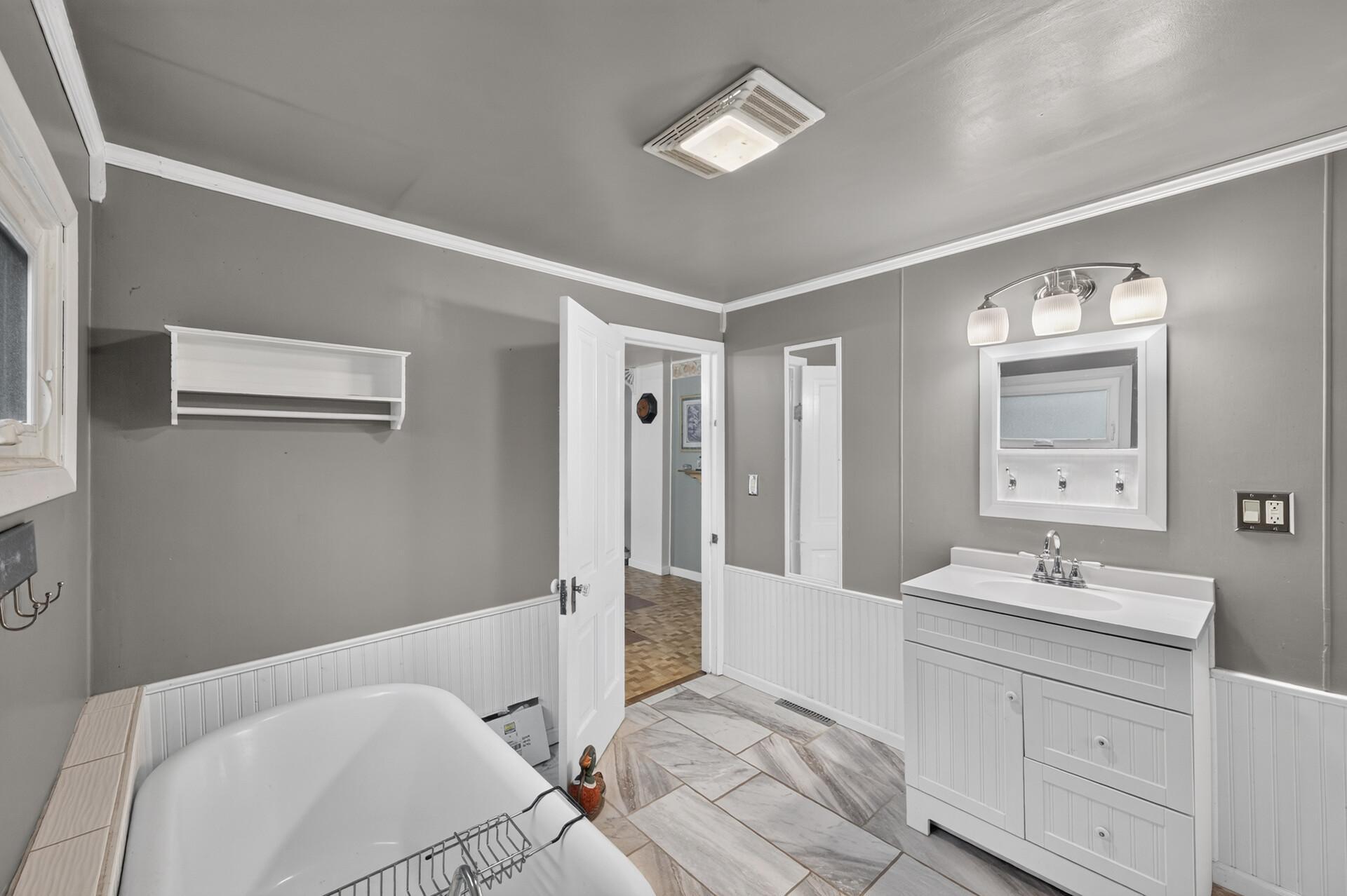 423 Greeley Street N Property Photo 14