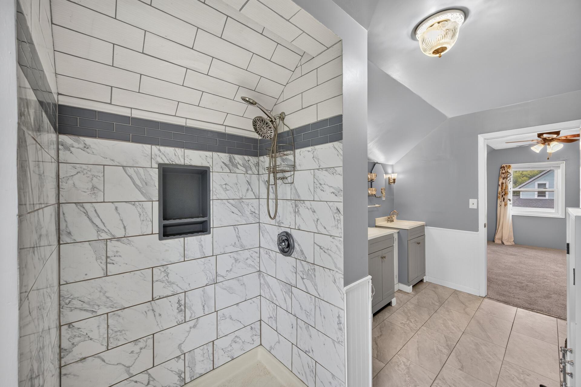 423 Greeley Street N Property Photo 16