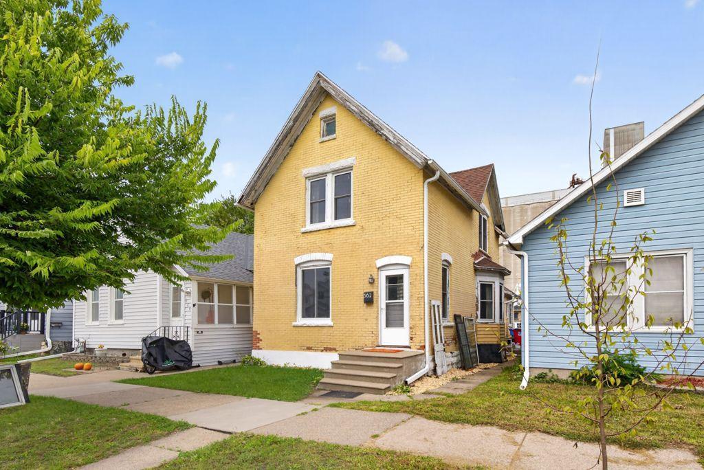 562 W 4th Street Property Photo 1