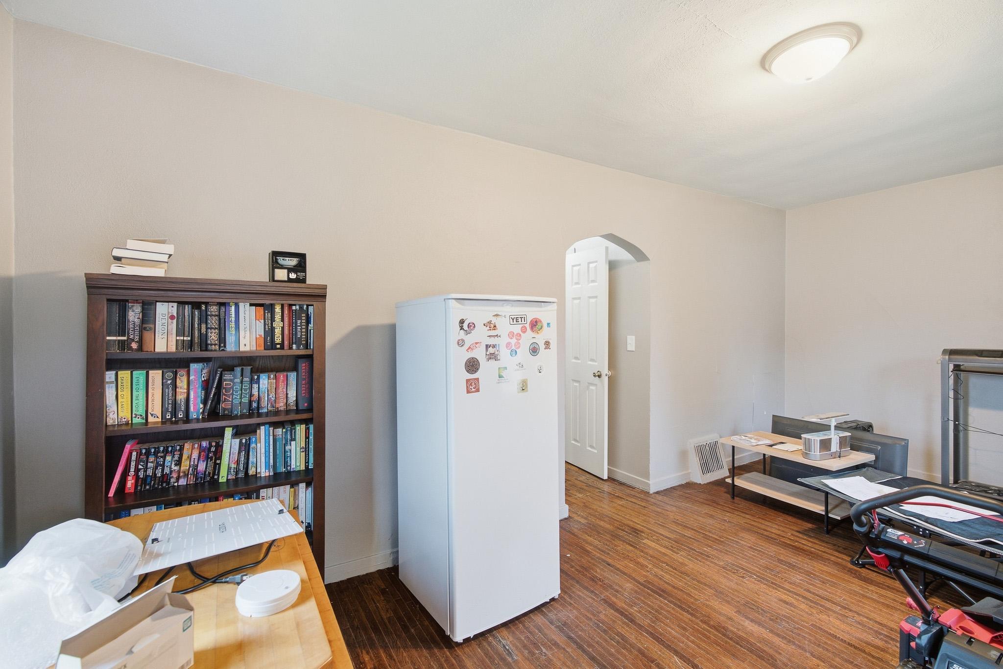407 E 6th Street Property Photo 16