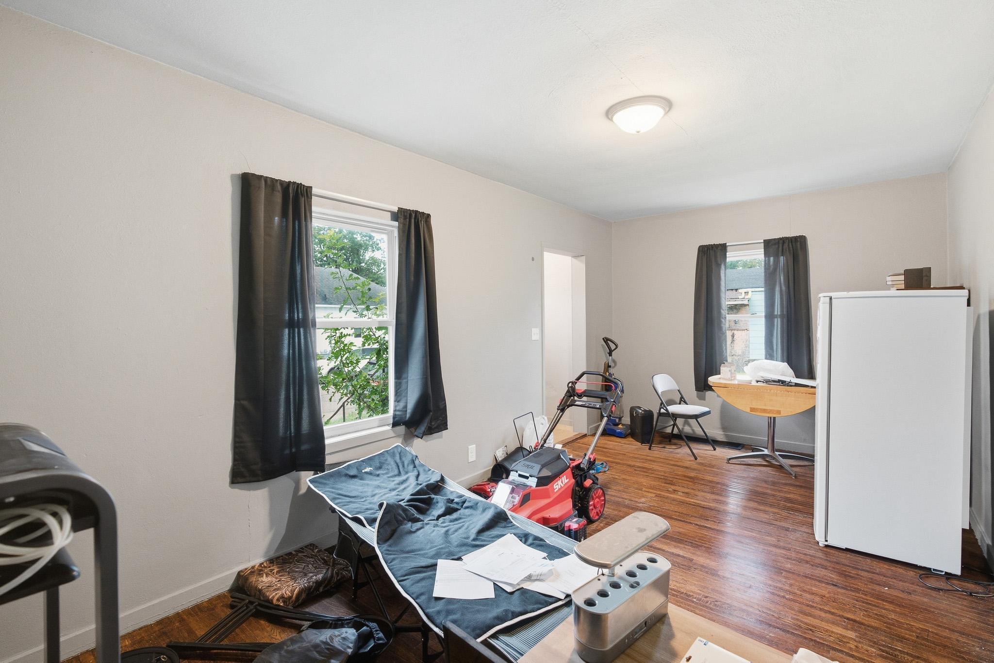 407 E 6th Street Property Photo 18