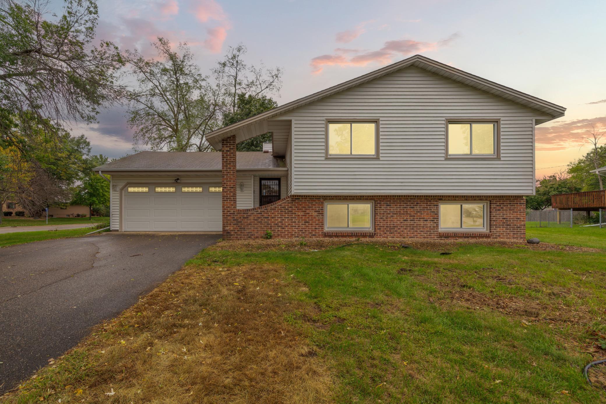 8101 Ewing Avenue N Property Photo 2