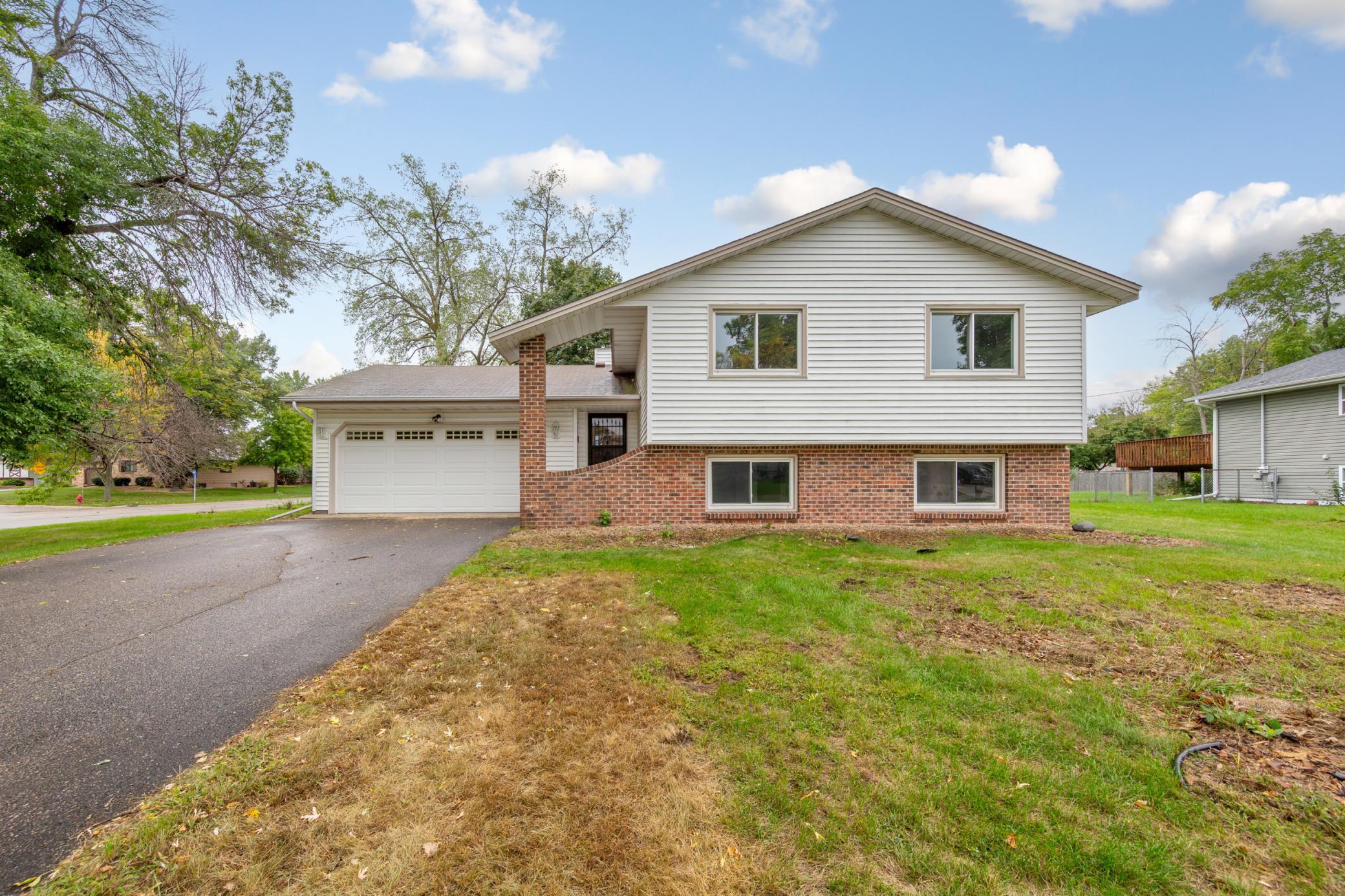 8101 Ewing Avenue N Property Photo 3