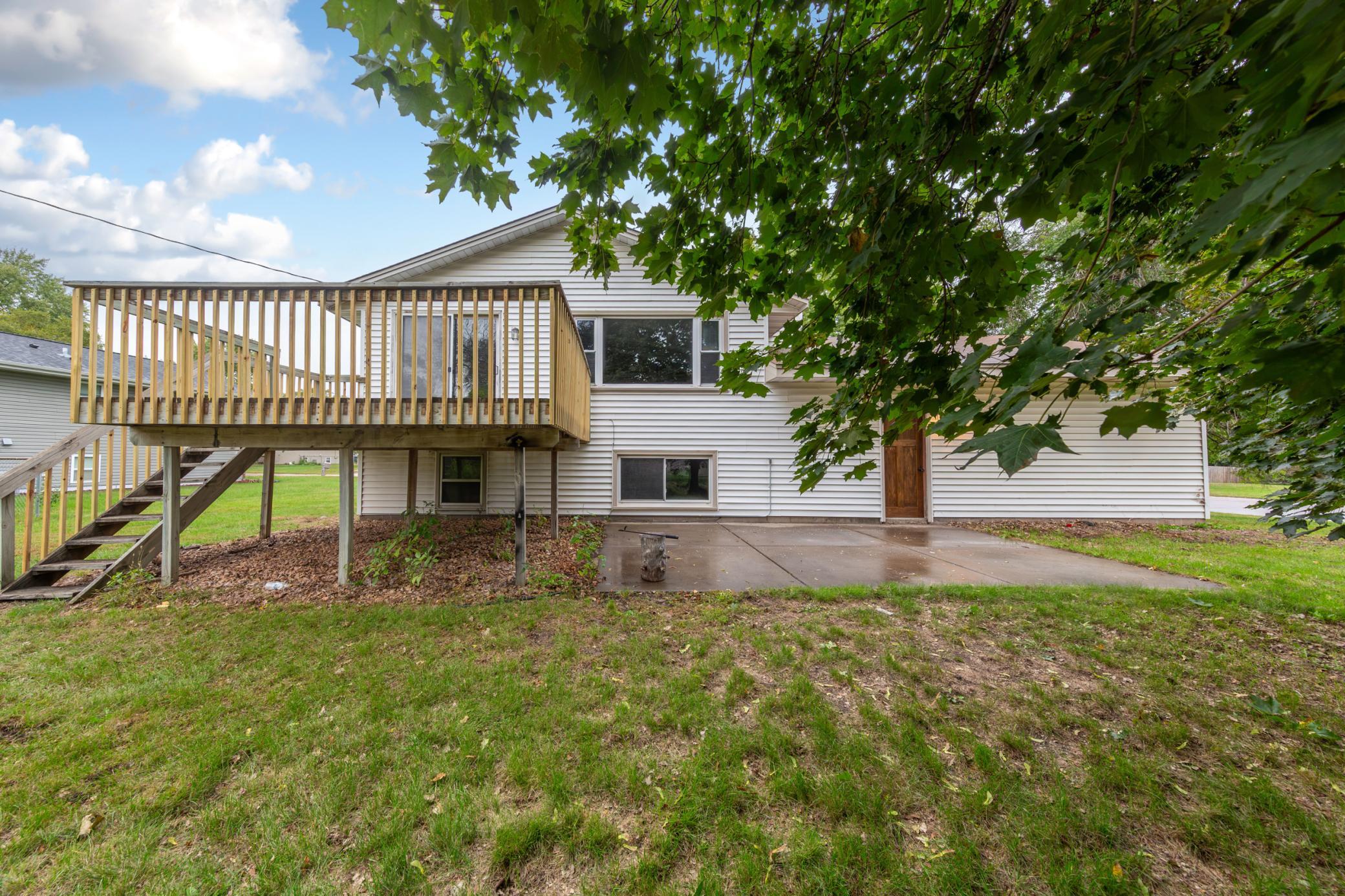 8101 Ewing Avenue N Property Photo 7