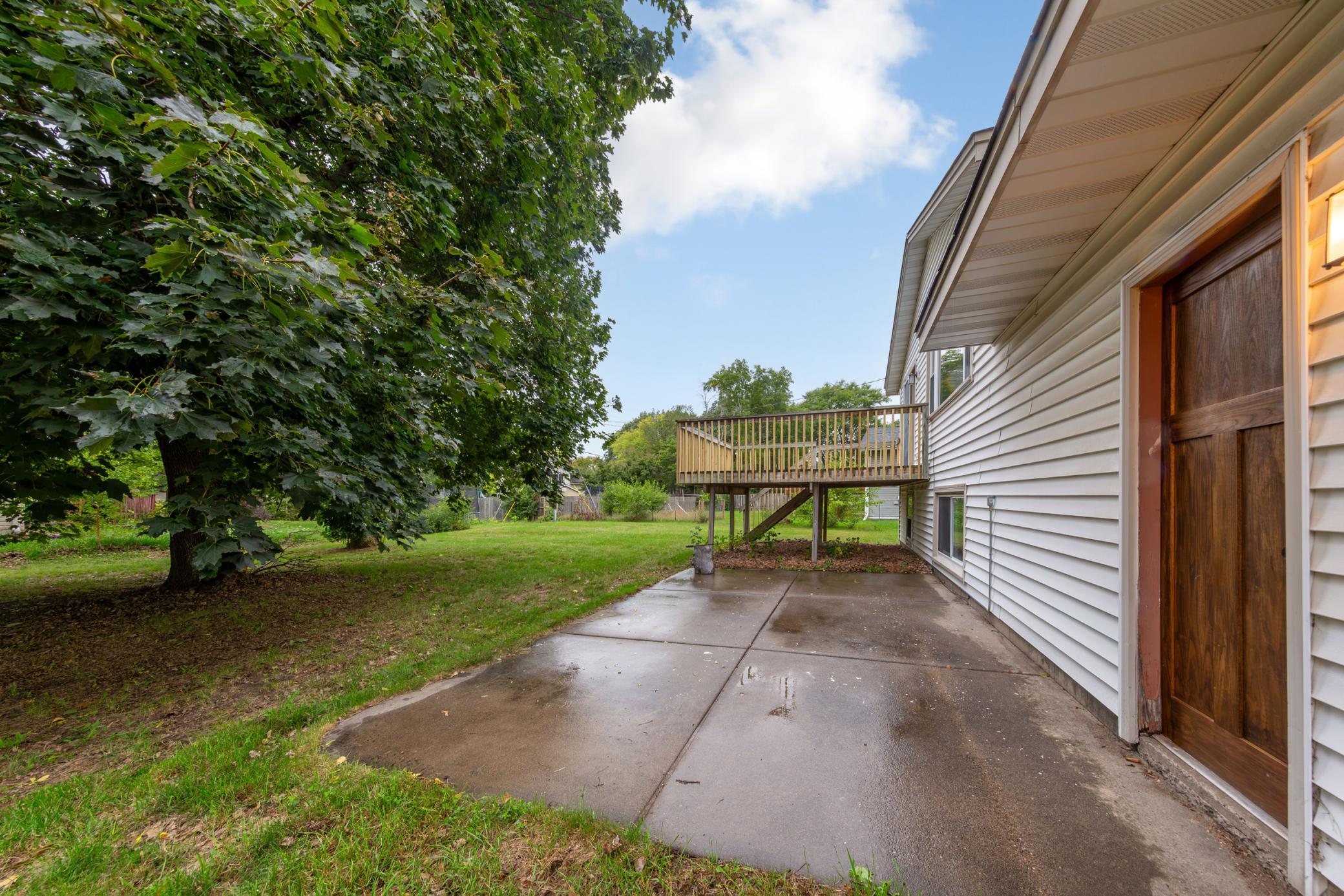 8101 Ewing Avenue N Property Photo 8