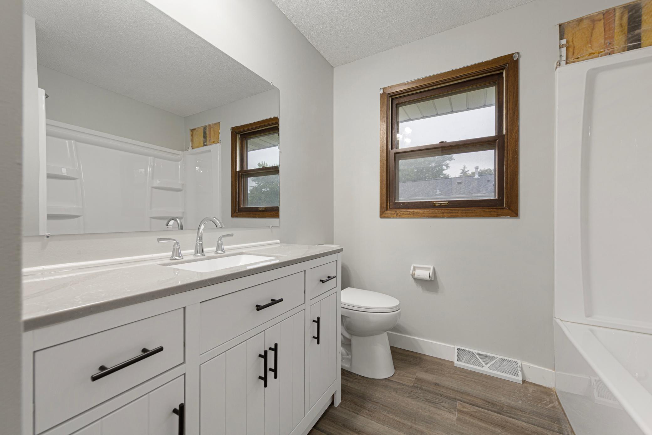 8101 Ewing Avenue N Property Photo 23