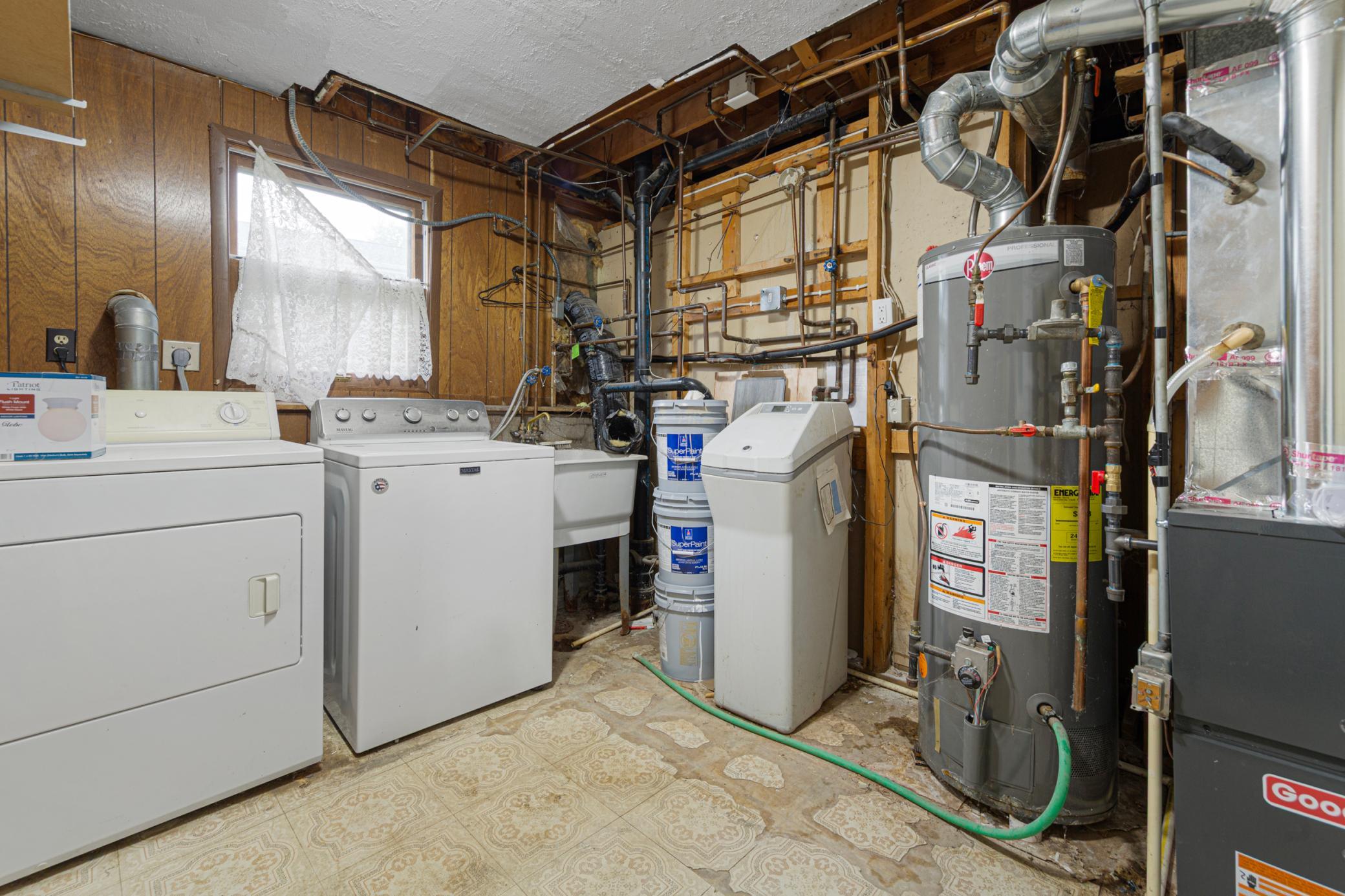 8101 Ewing Avenue N Property Photo 38
