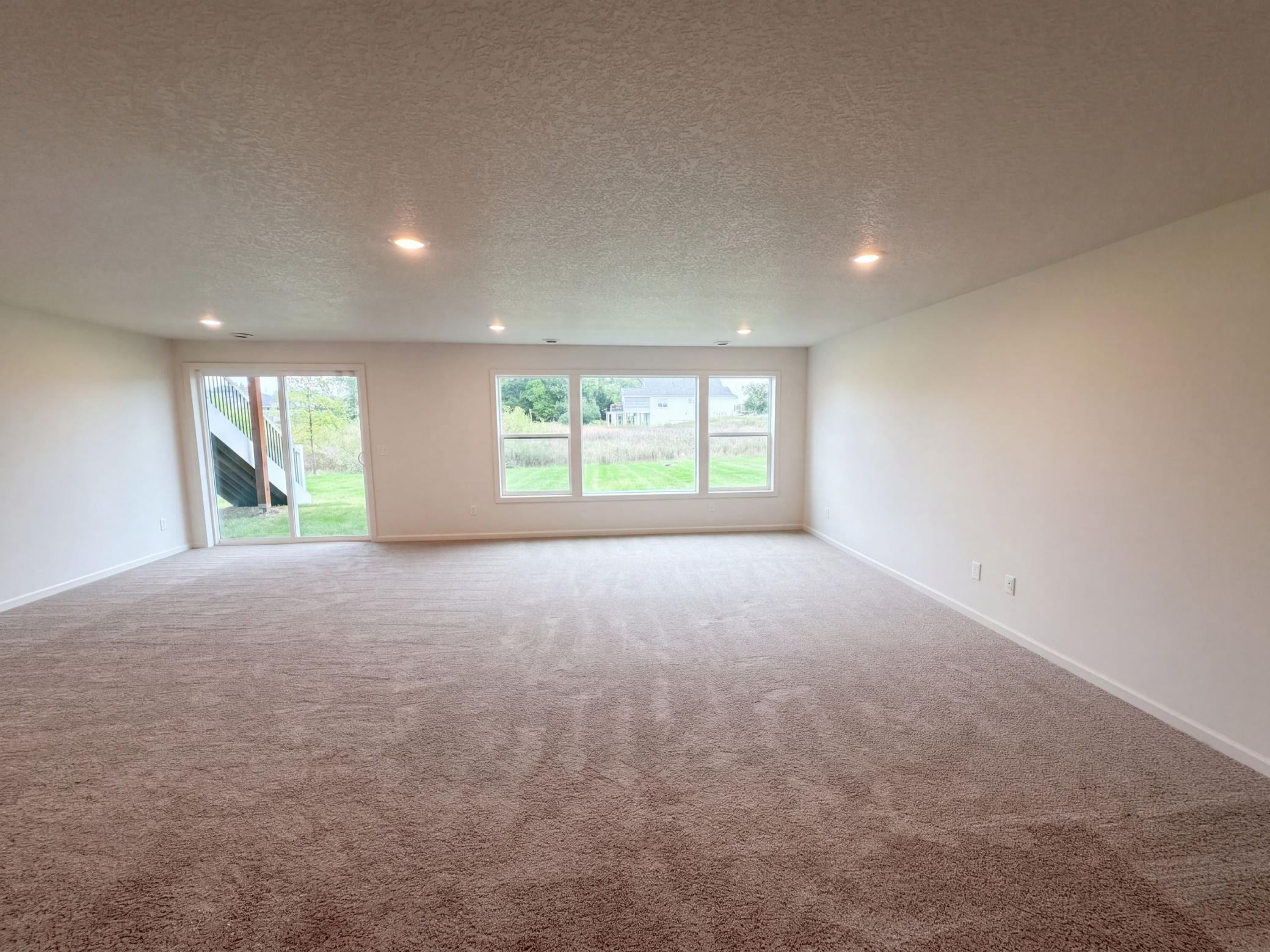 4607 128th Circle Ne Property Photo 8
