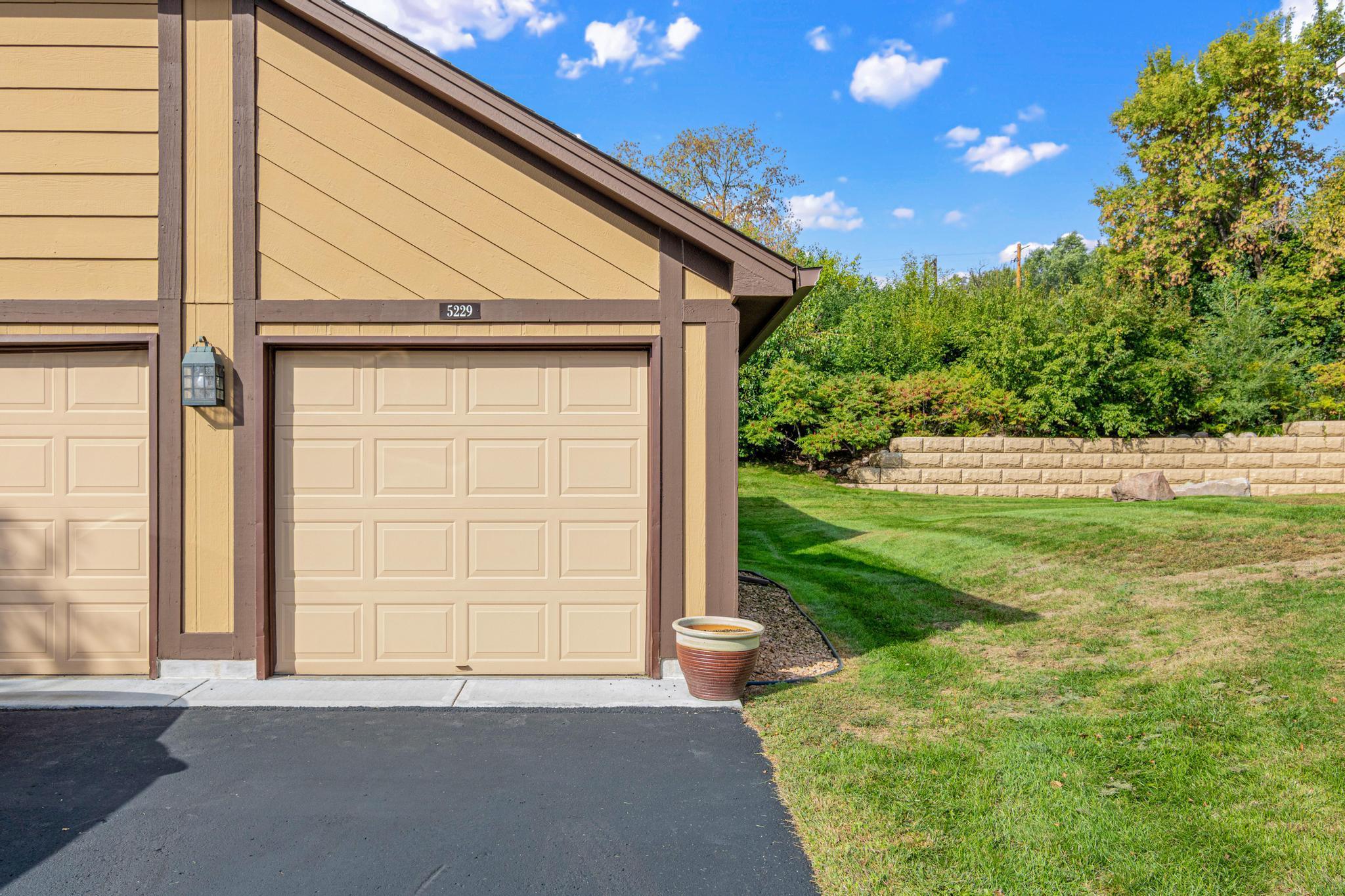5229 Balmoral Lane Property Photo 3