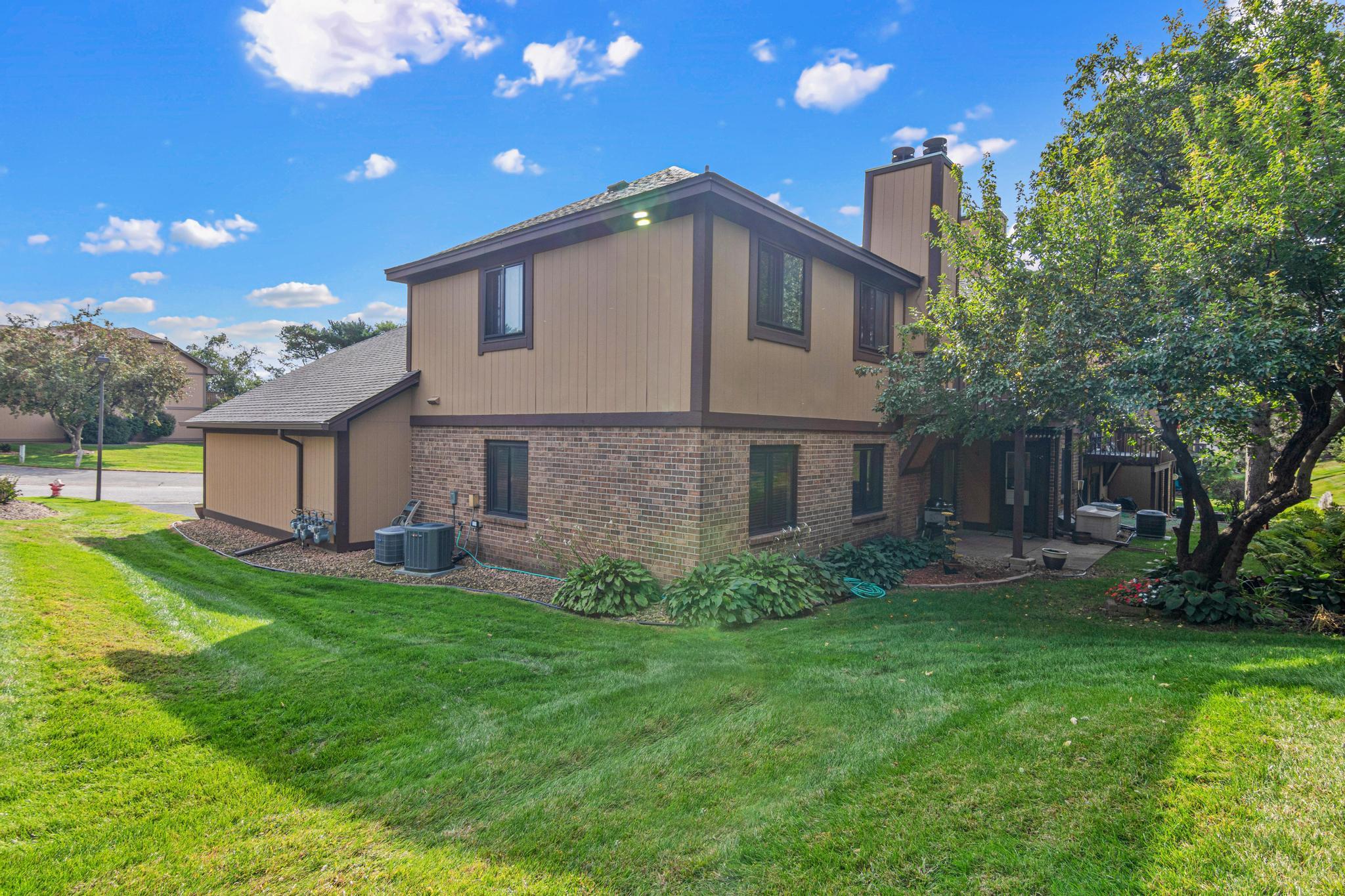 5229 Balmoral Lane Property Photo 4