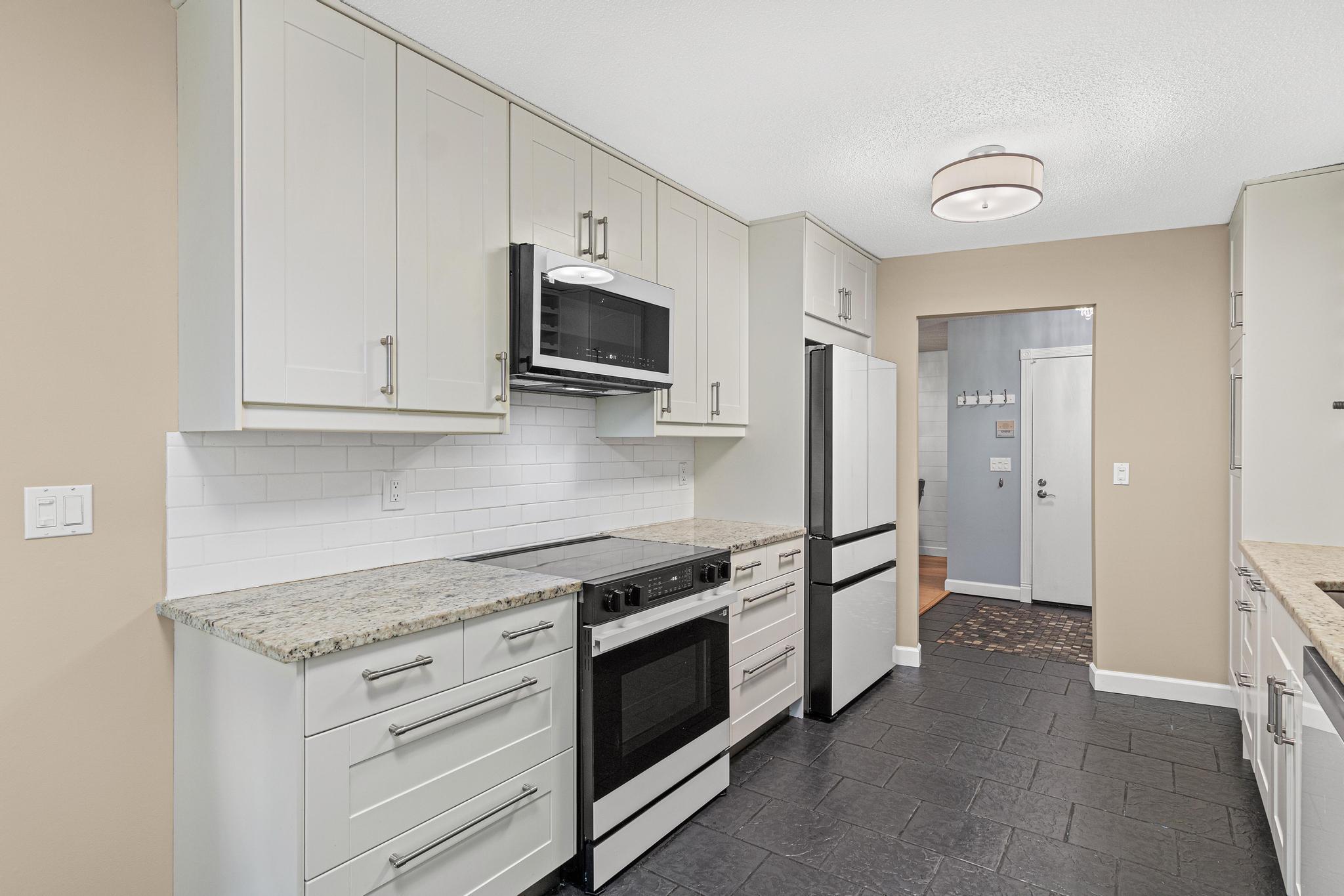 5229 Balmoral Lane Property Photo 16