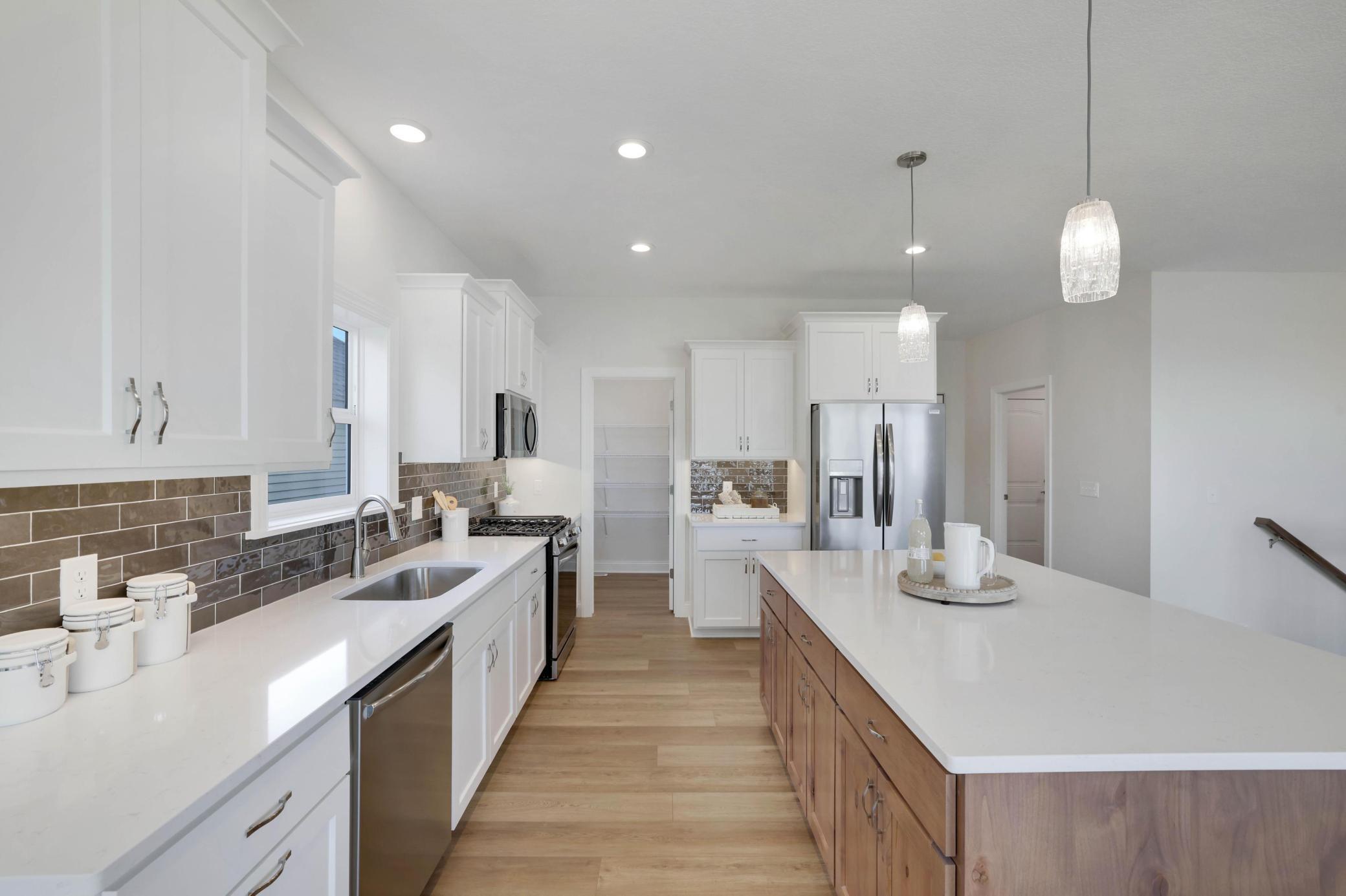 13822 Arrowhead Way Property Photo 8