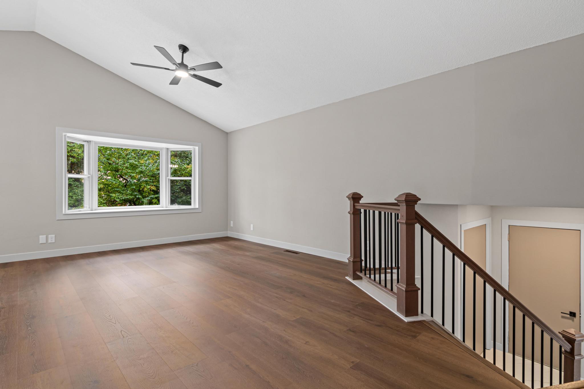 2365 Hillwood Drive E Property Photo 3