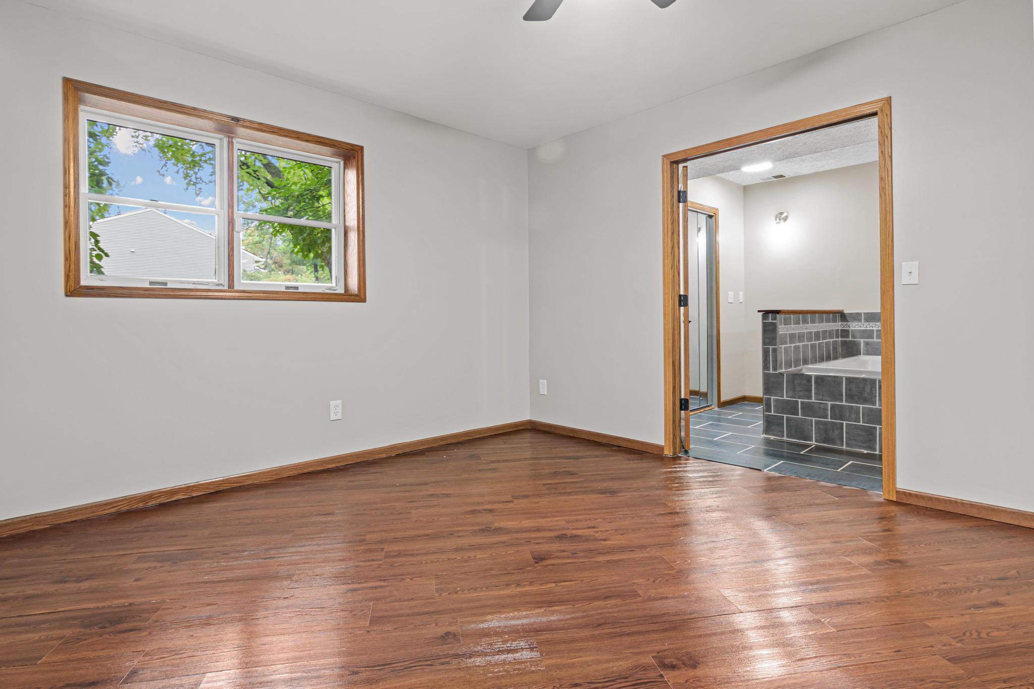 2365 Hillwood Drive E Property Photo 19