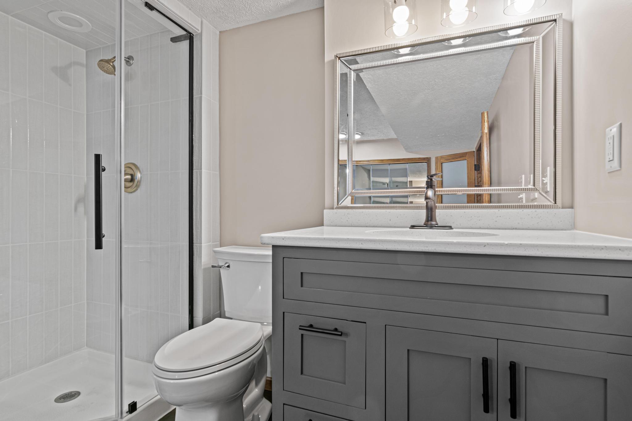 2365 Hillwood Drive E Property Photo 21