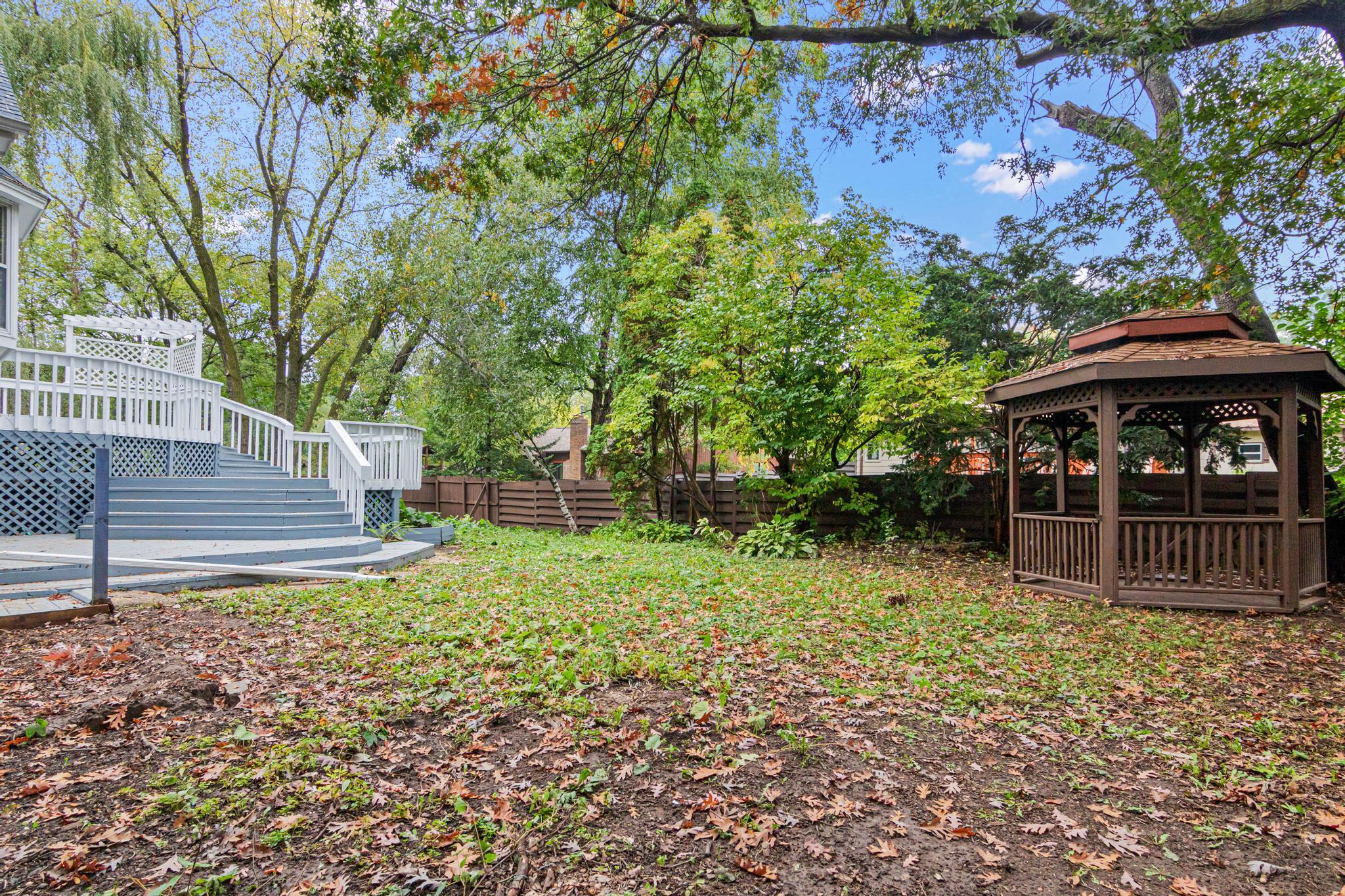 2365 Hillwood Drive E Property Photo 22