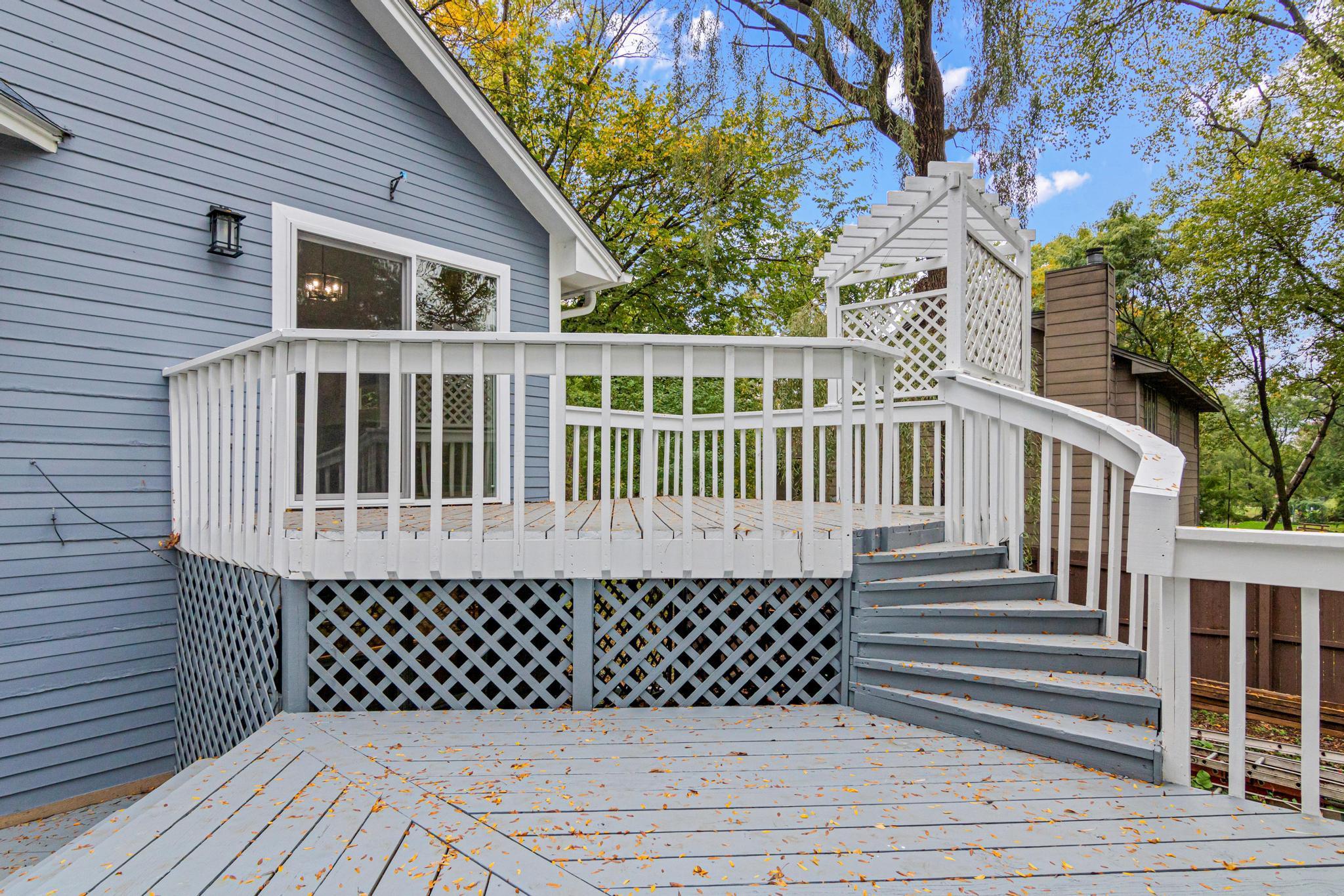 2365 Hillwood Drive E Property Photo 24