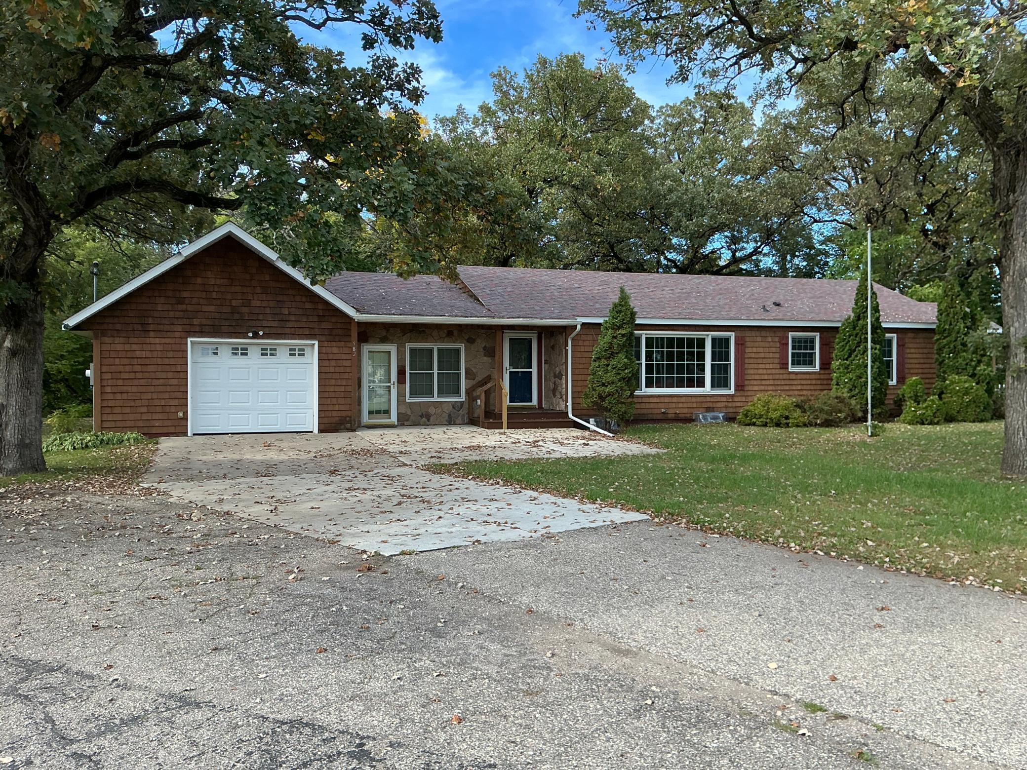 582 Business 23 W Property Photo 1