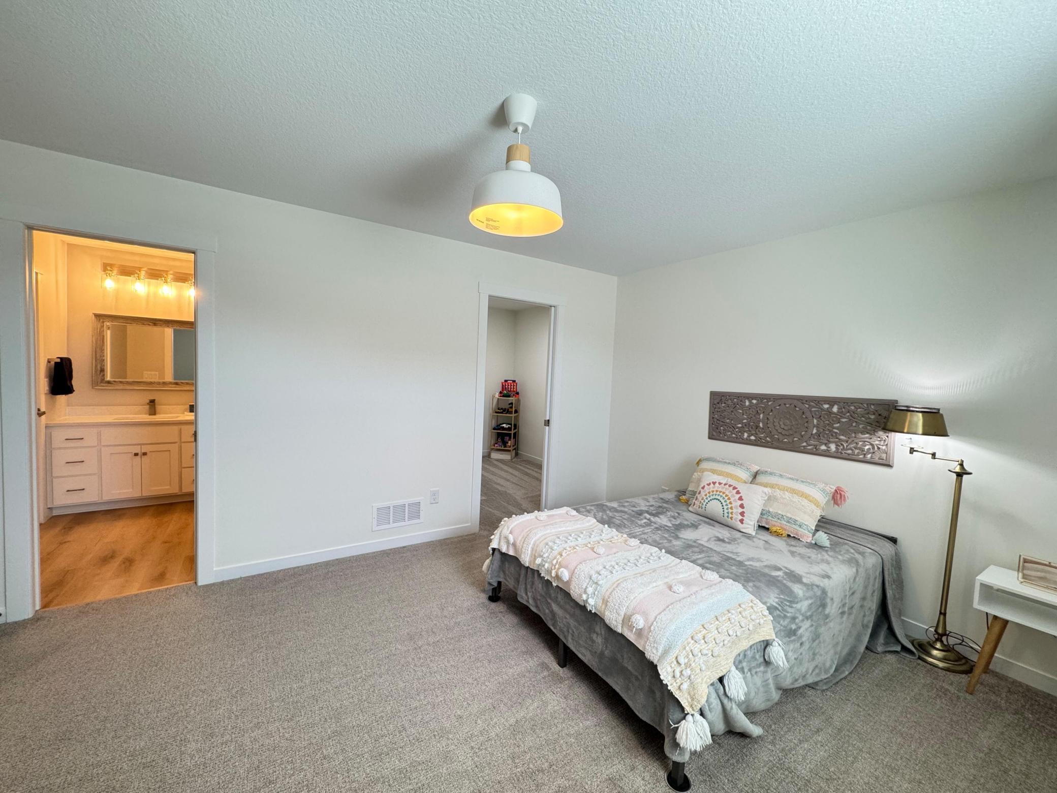 1807 Raymond Drive Property Photo 9
