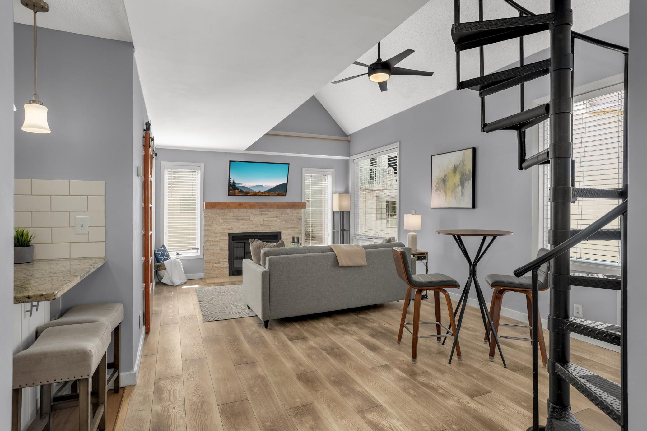 3012 Lake Shore Drive B Property Photo 5