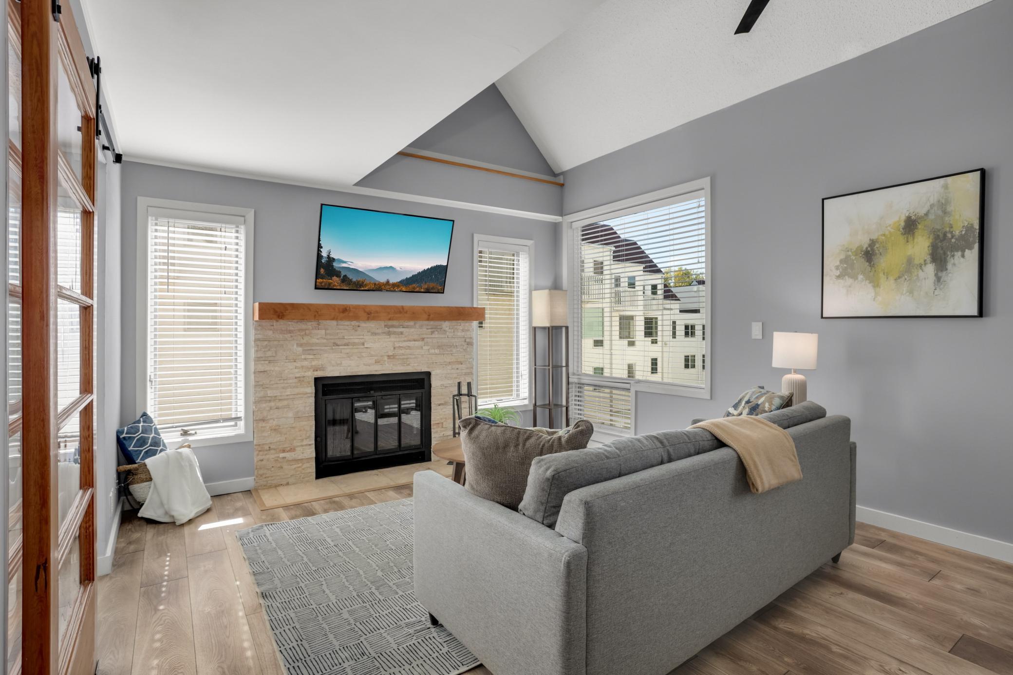 3012 Lake Shore Drive B Property Photo 6