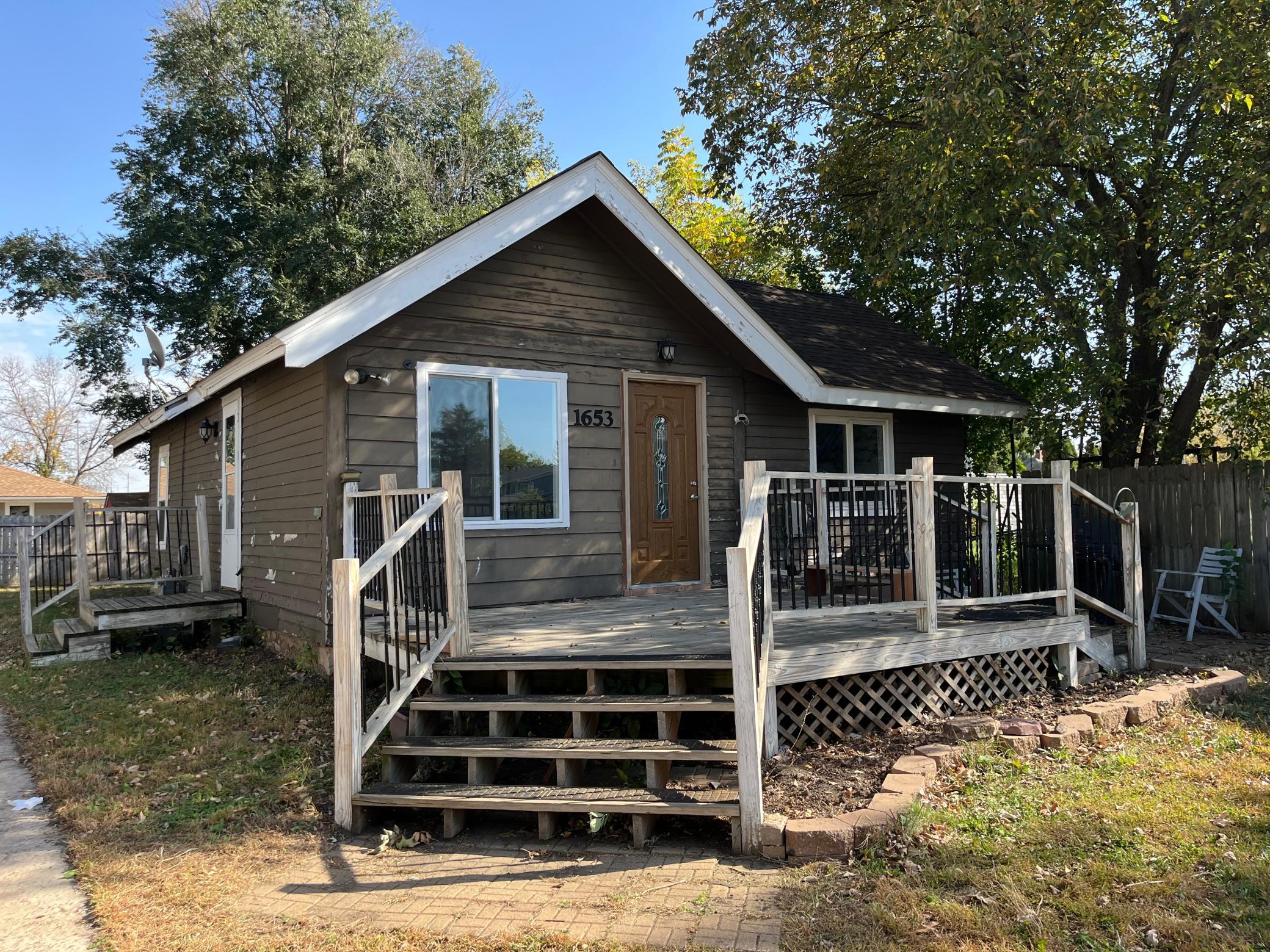 1653 Langley Avenue Property Photo 1