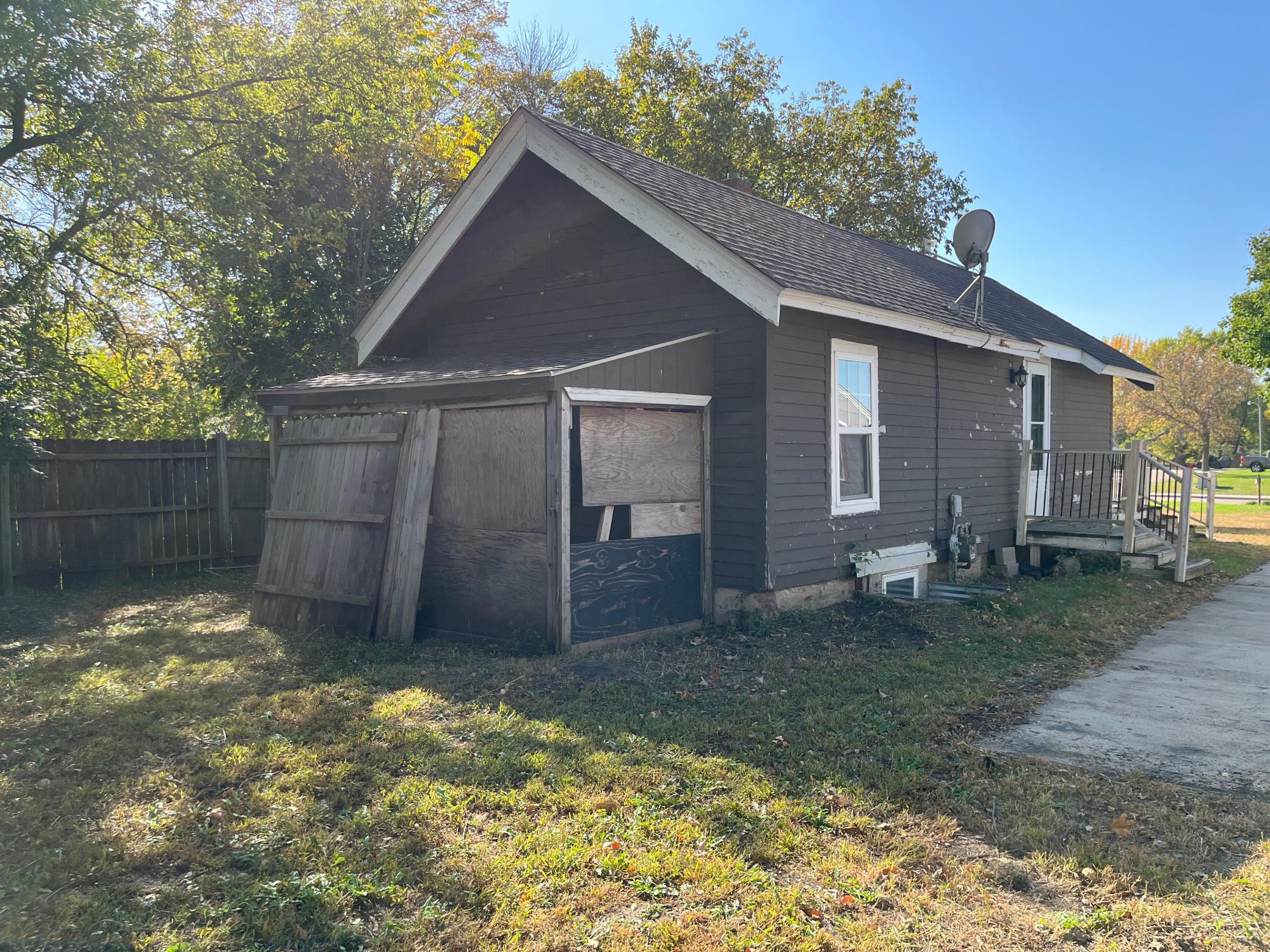 1653 Langley Avenue Property Photo 19
