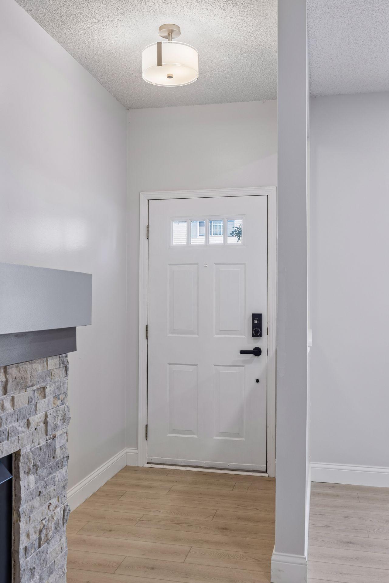 3210 Juniper Circle B Property Photo 5