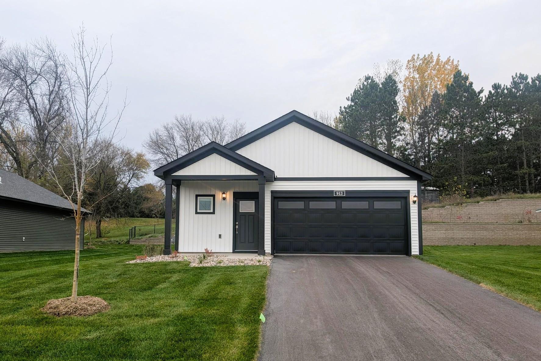 913 Sycamore Place N Property Photo 1