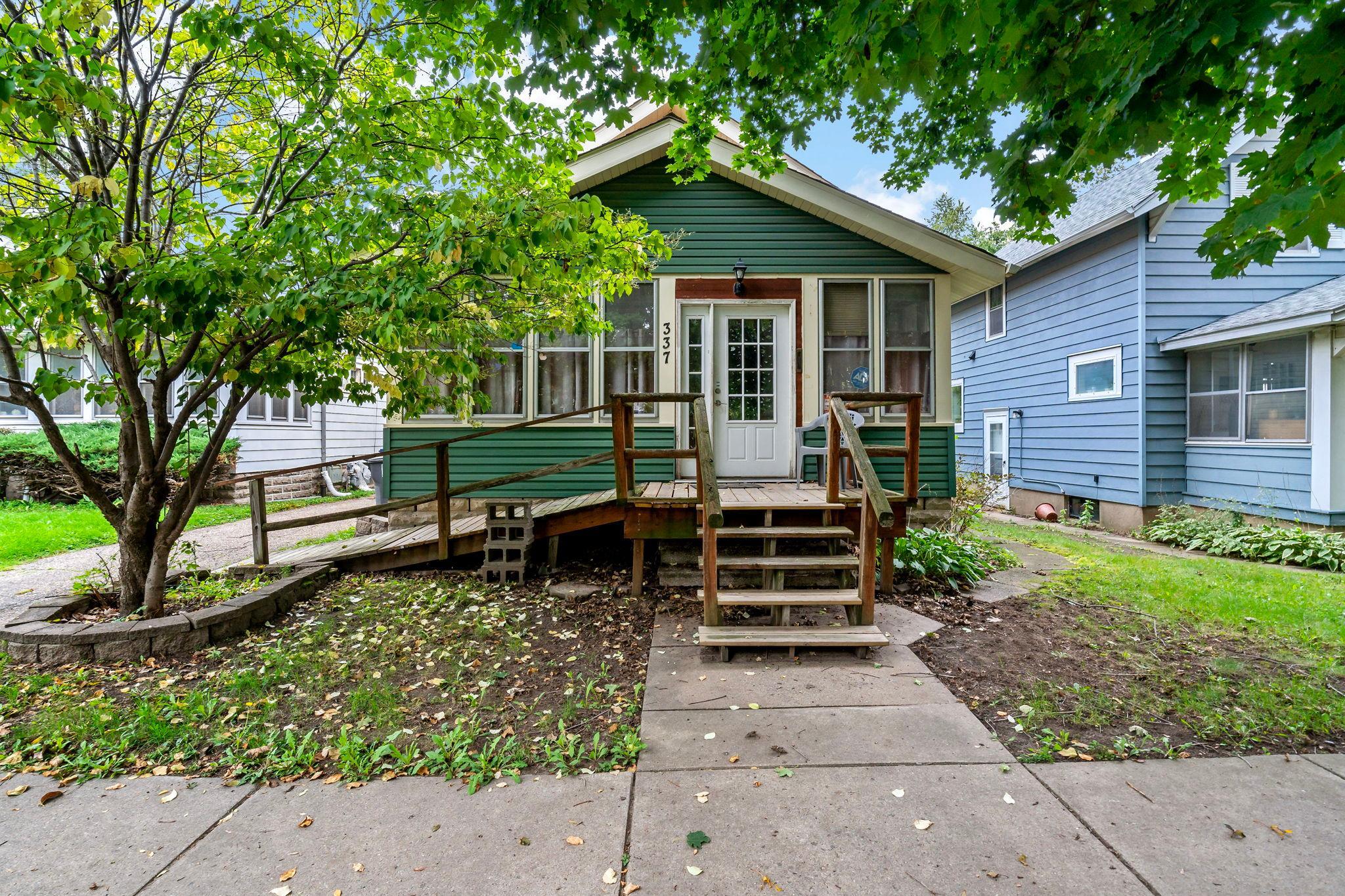 337 Winona Street W Property Photo 1