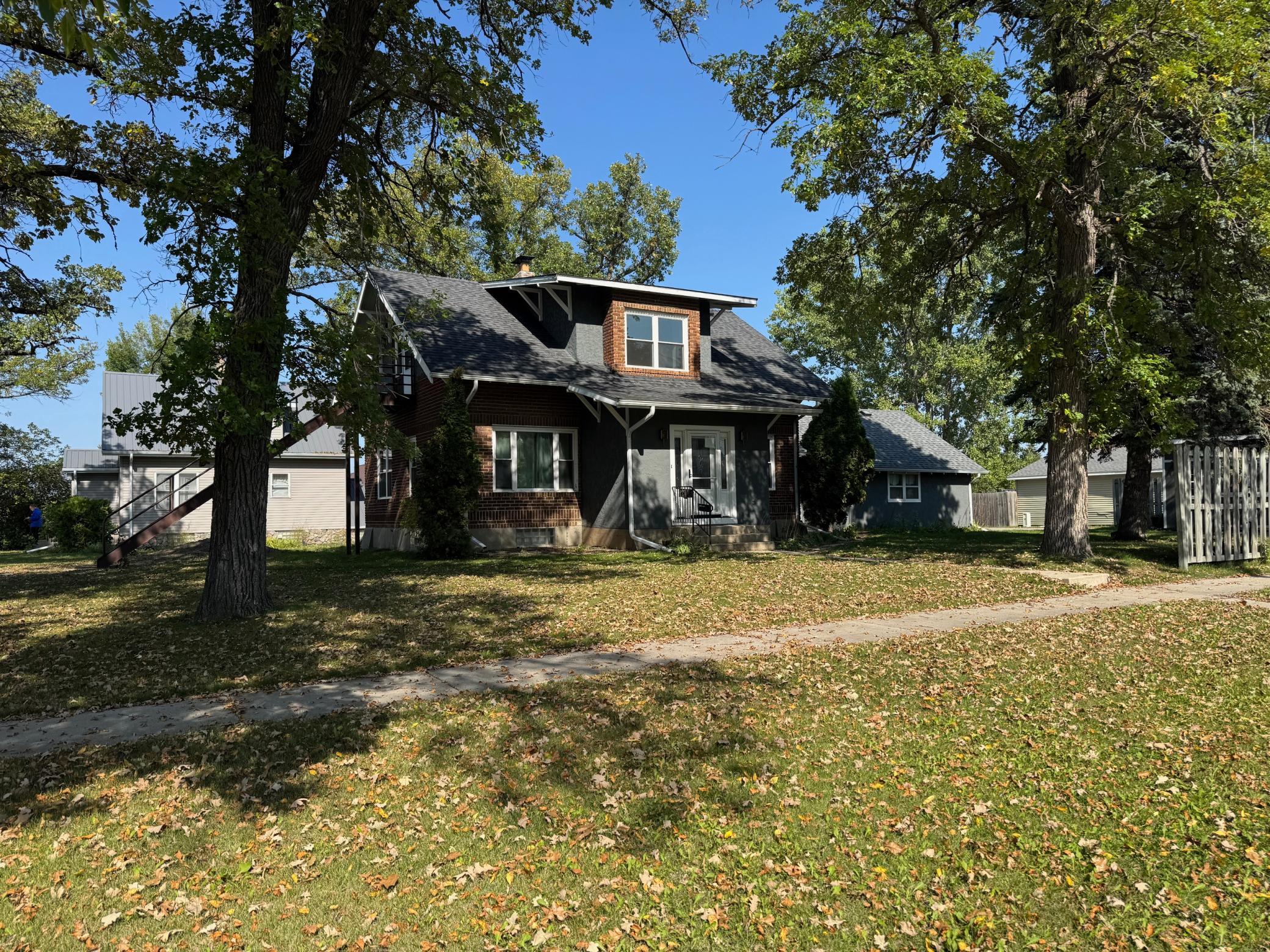 117 Zeh Street W Property Photo 1