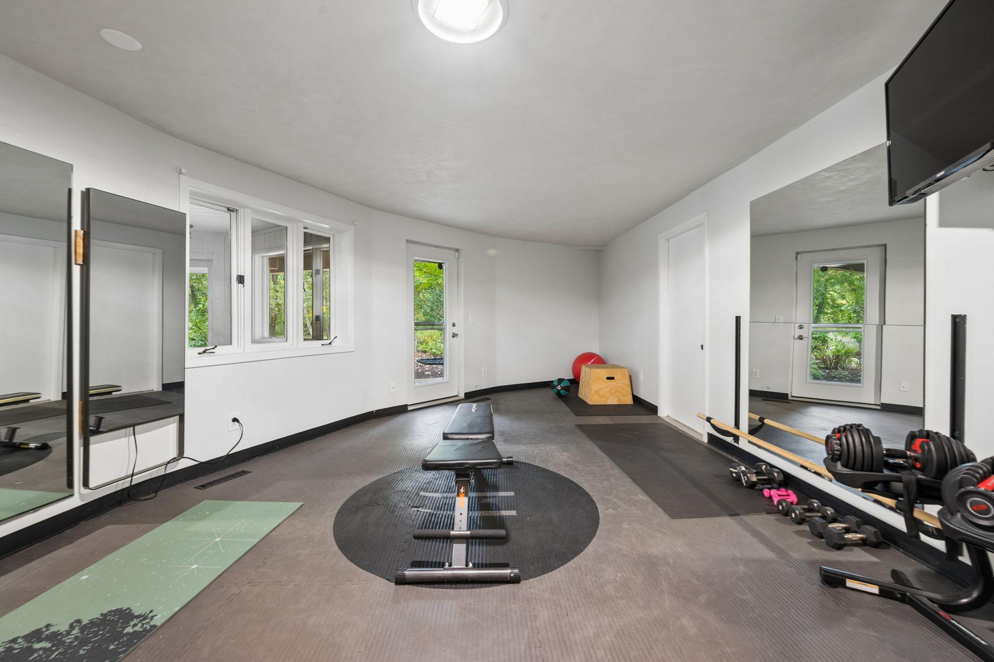 6525 Rowland Road Property Photo 6