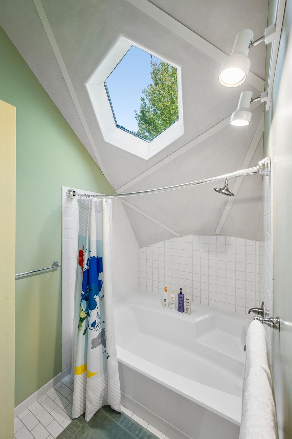 6525 Rowland Road Property Photo 16