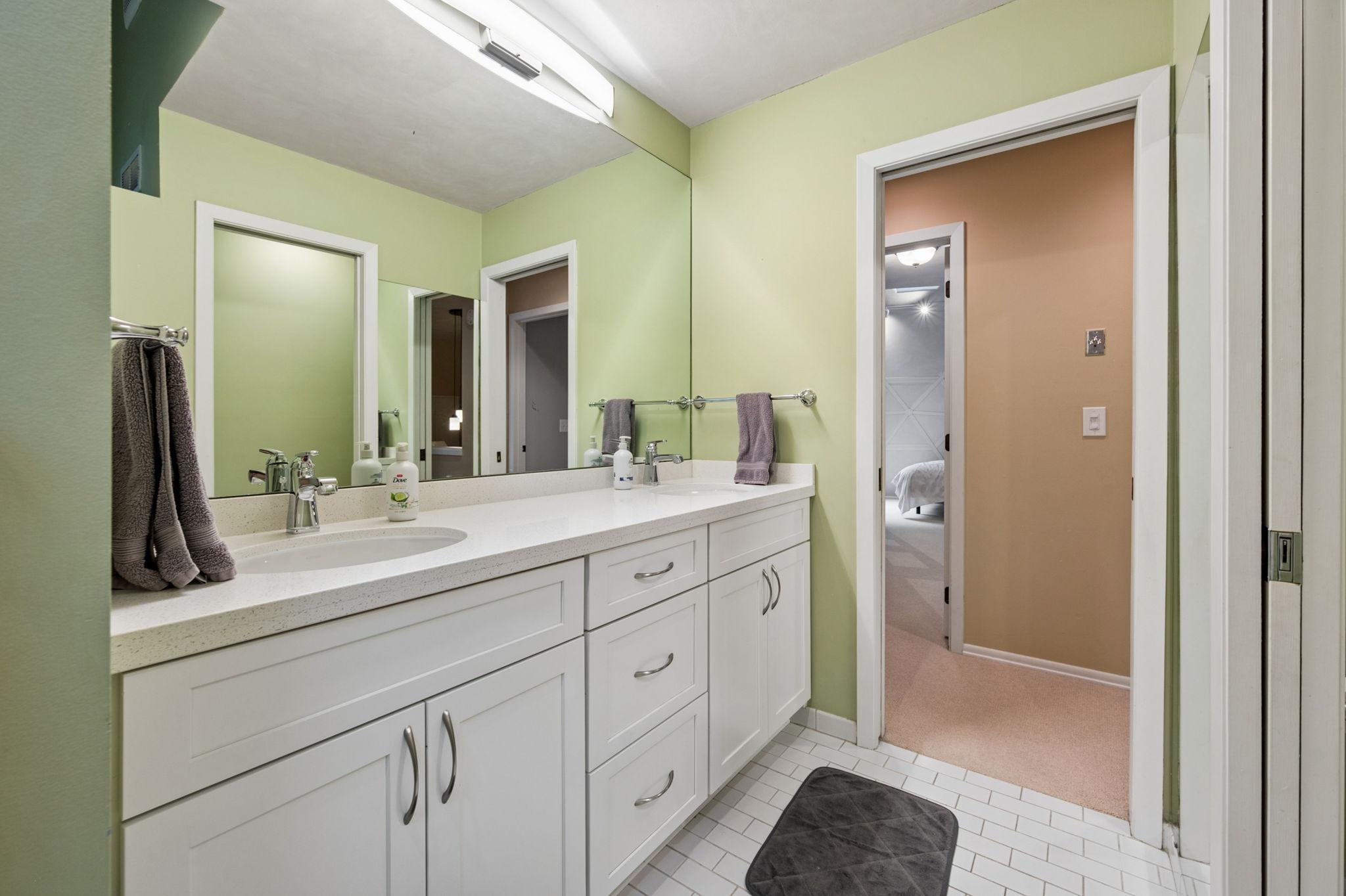 6525 Rowland Road Property Photo 28