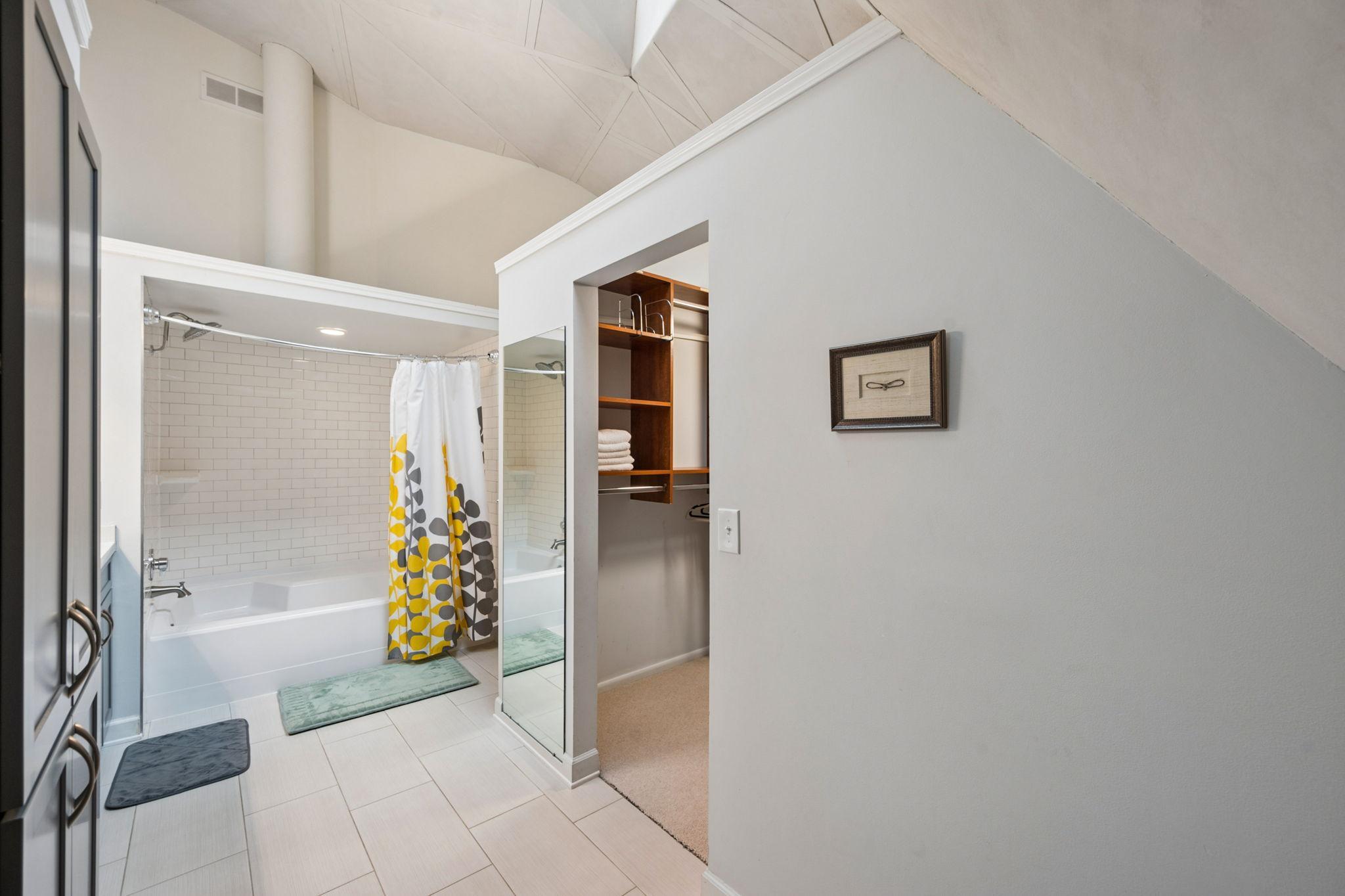 6525 Rowland Road Property Photo 32