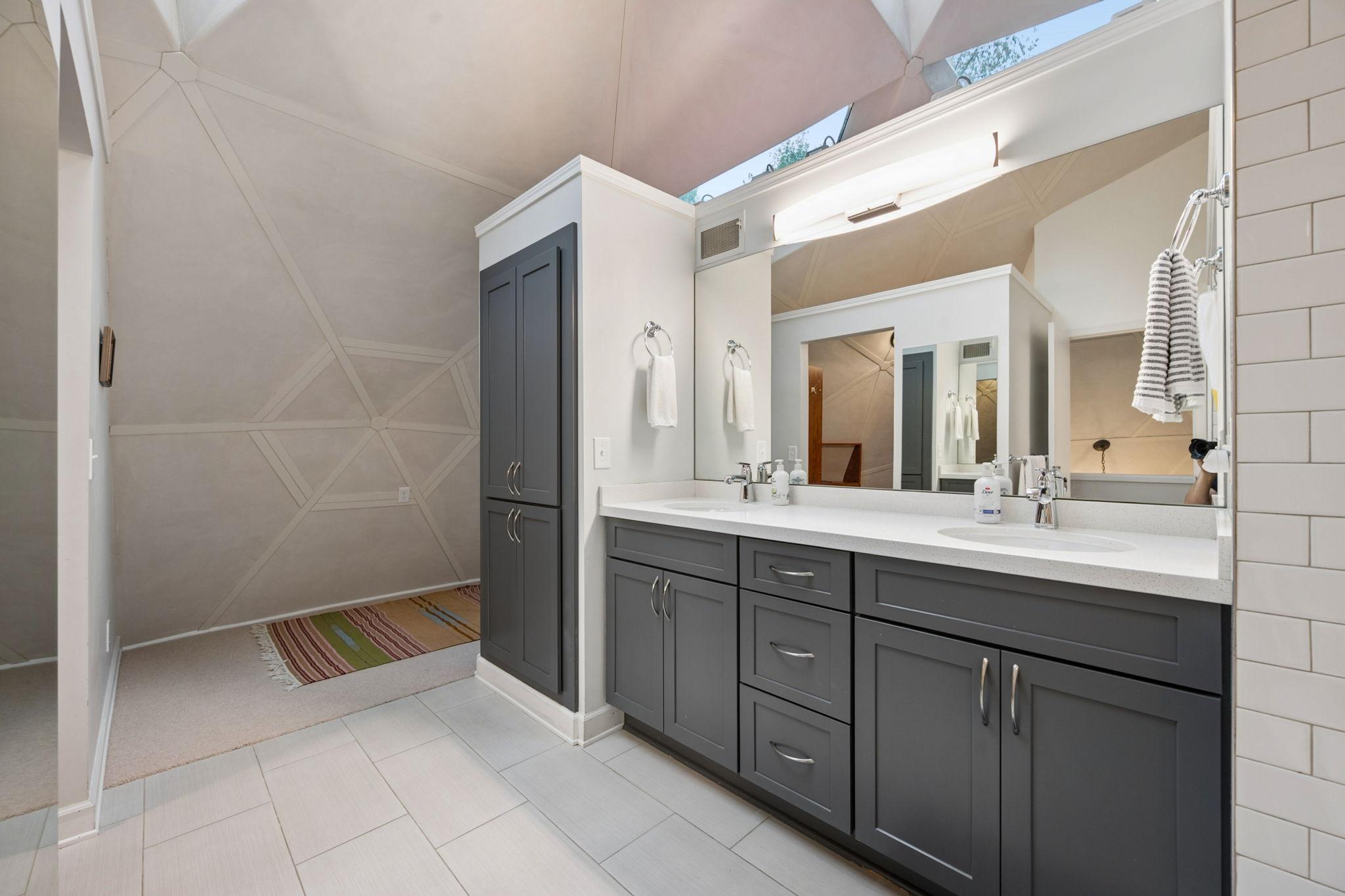 6525 Rowland Road Property Photo 35