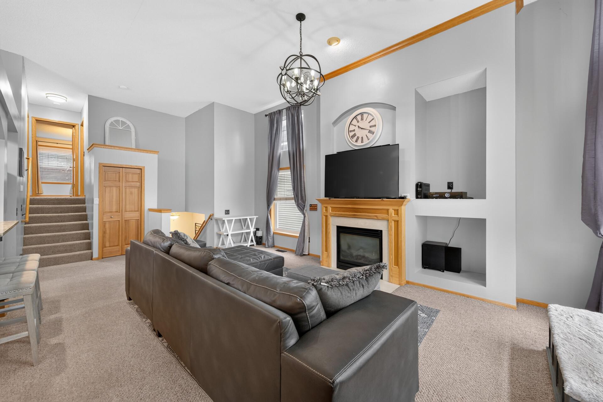 10154 Country Club Curve Property Photo 4