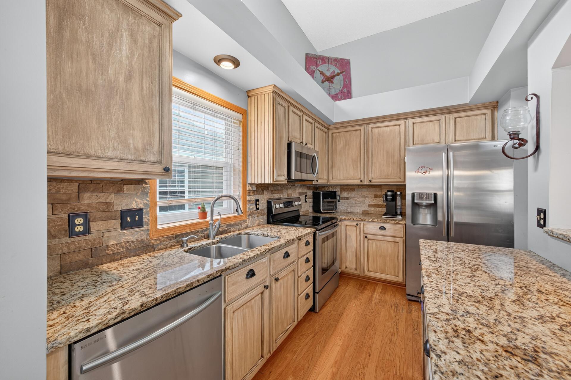 10154 Country Club Curve Property Photo 5