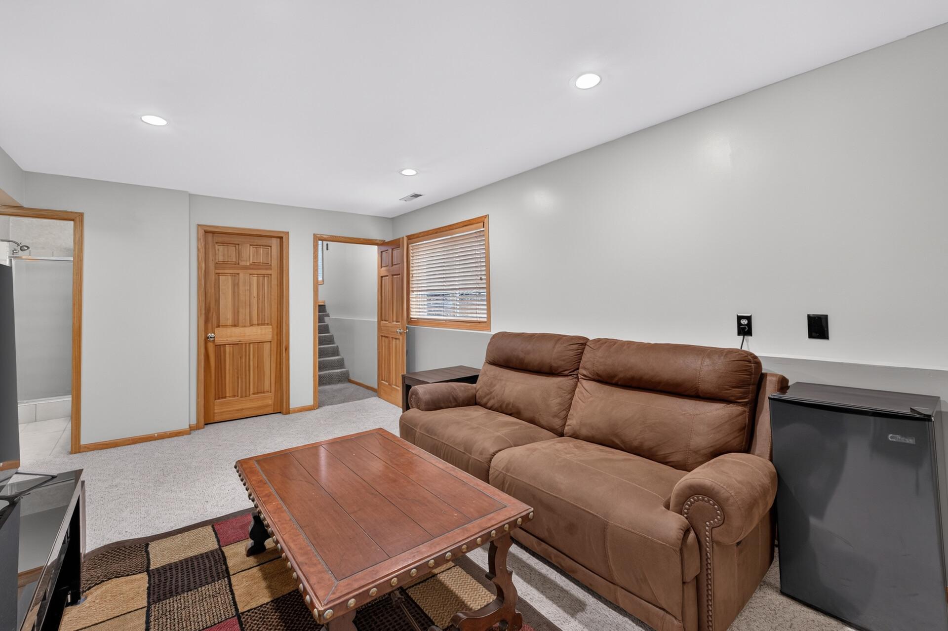 10154 Country Club Curve Property Photo 9