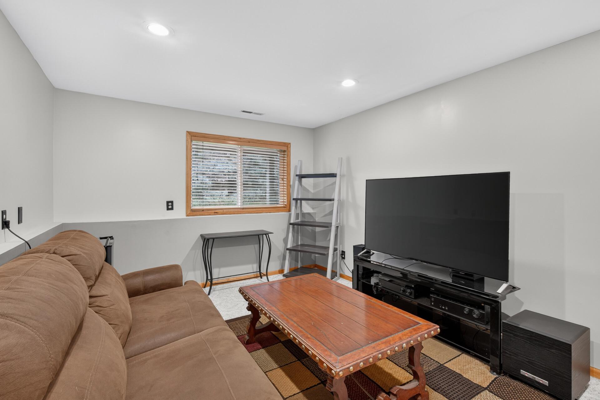10154 Country Club Curve Property Photo 10