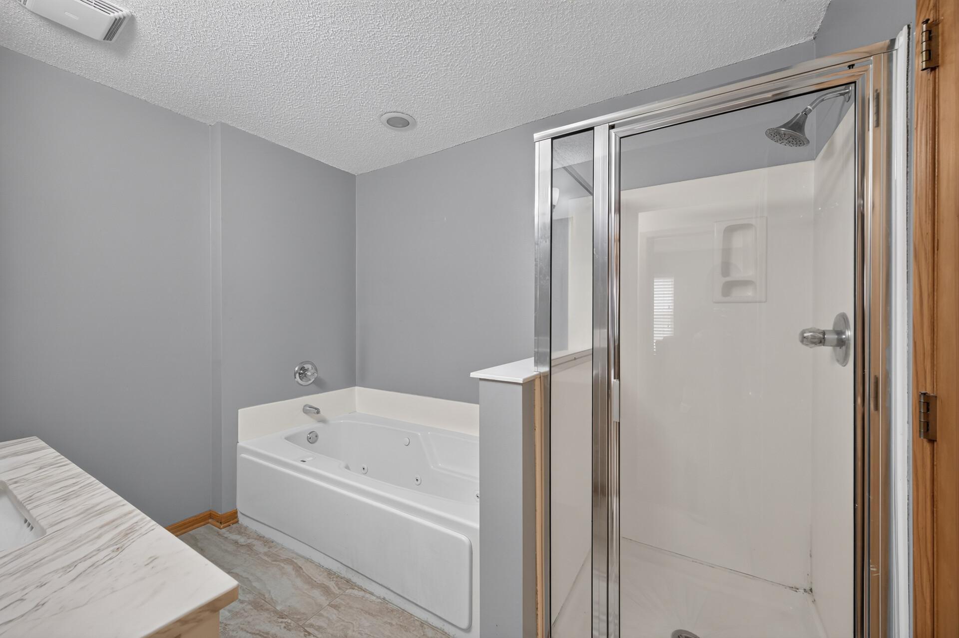10154 Country Club Curve Property Photo 14